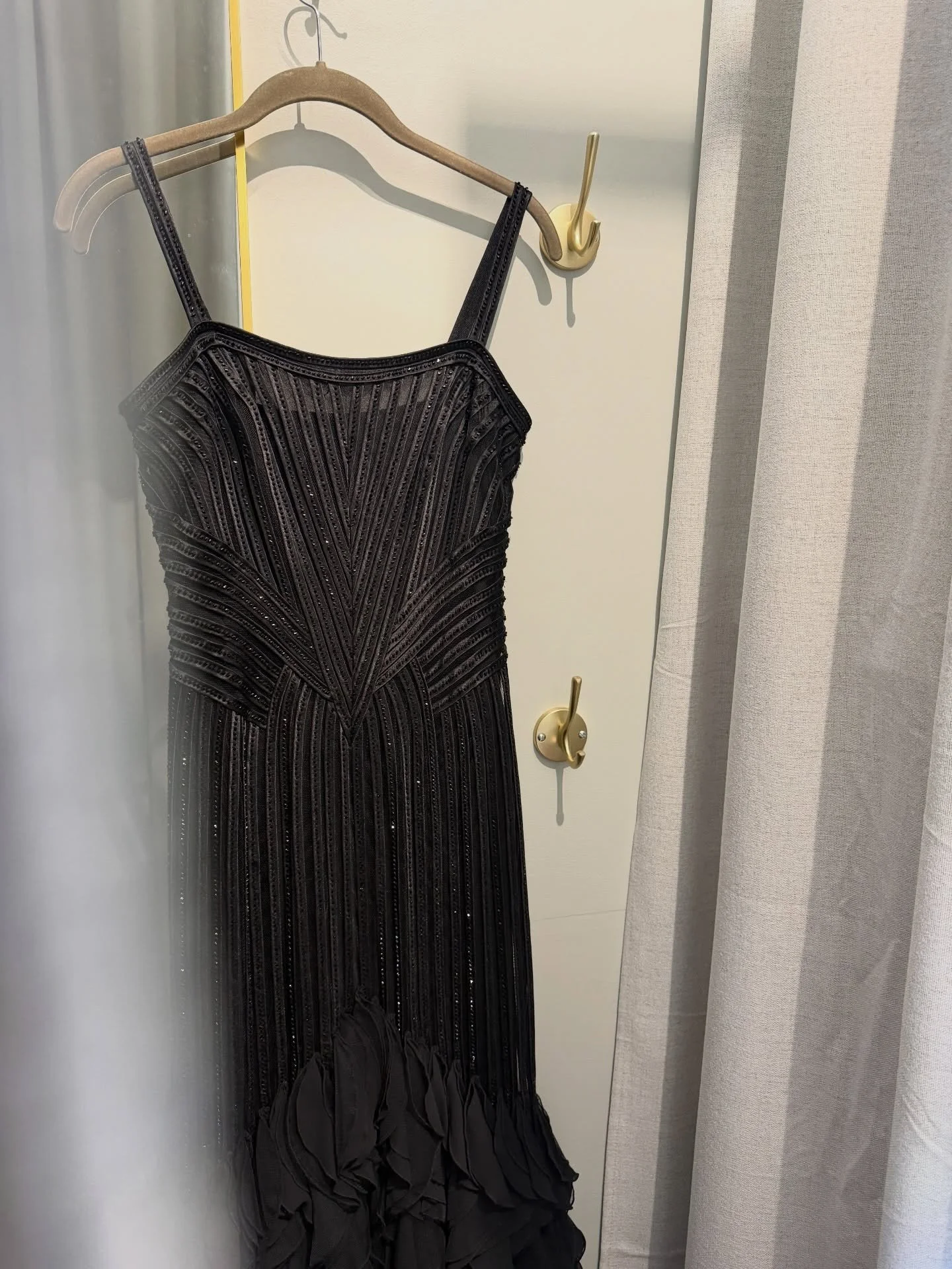 Evening dress is ready for Stephanie P. 🪡✨

#blackdress #eveningdress #sequindress