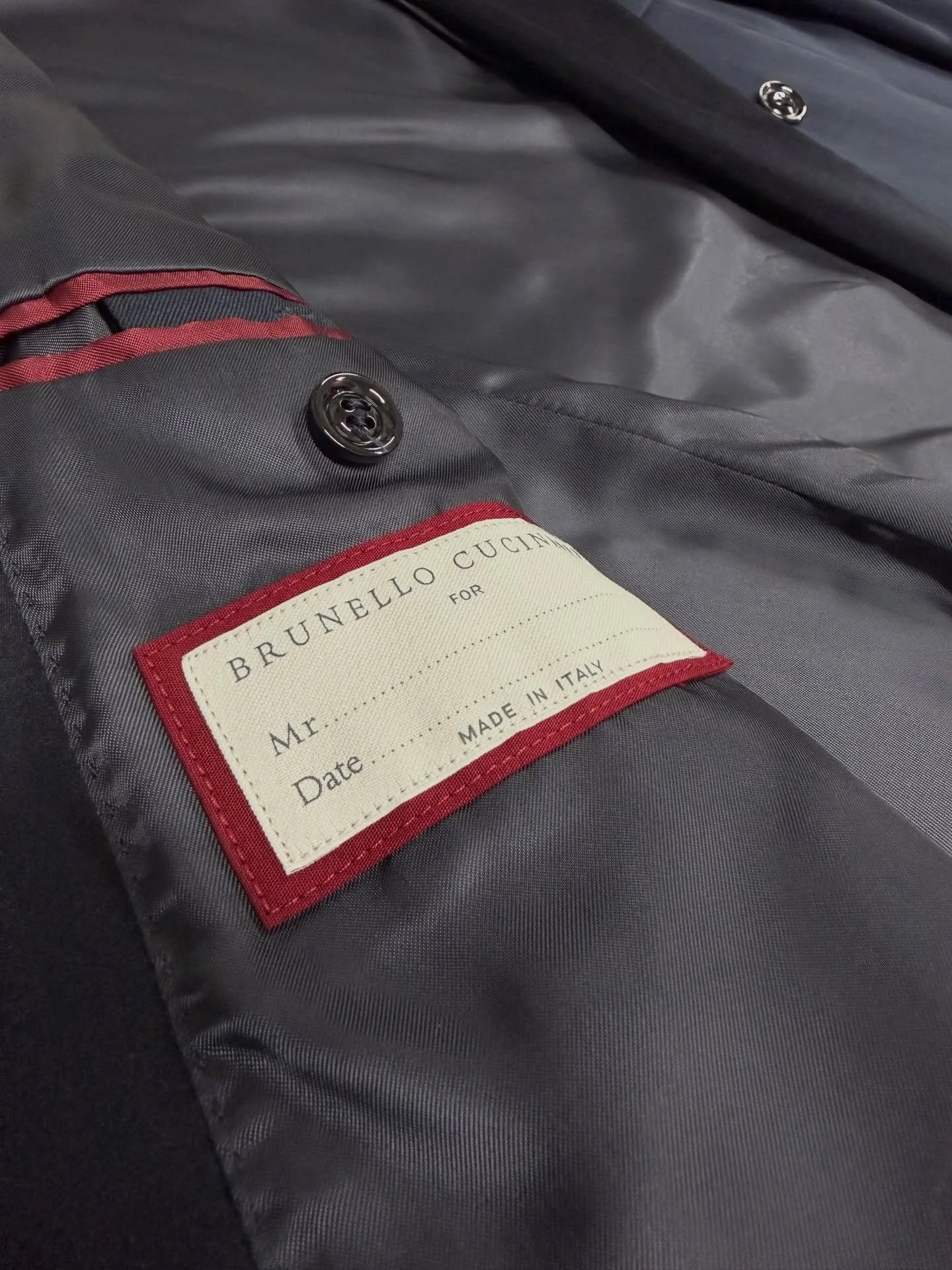 Suit fitting everyday @brunellocucinelli_brand 🪡✨

#brunellocucinelli #italy #alterationspecialist #neewinalteration
