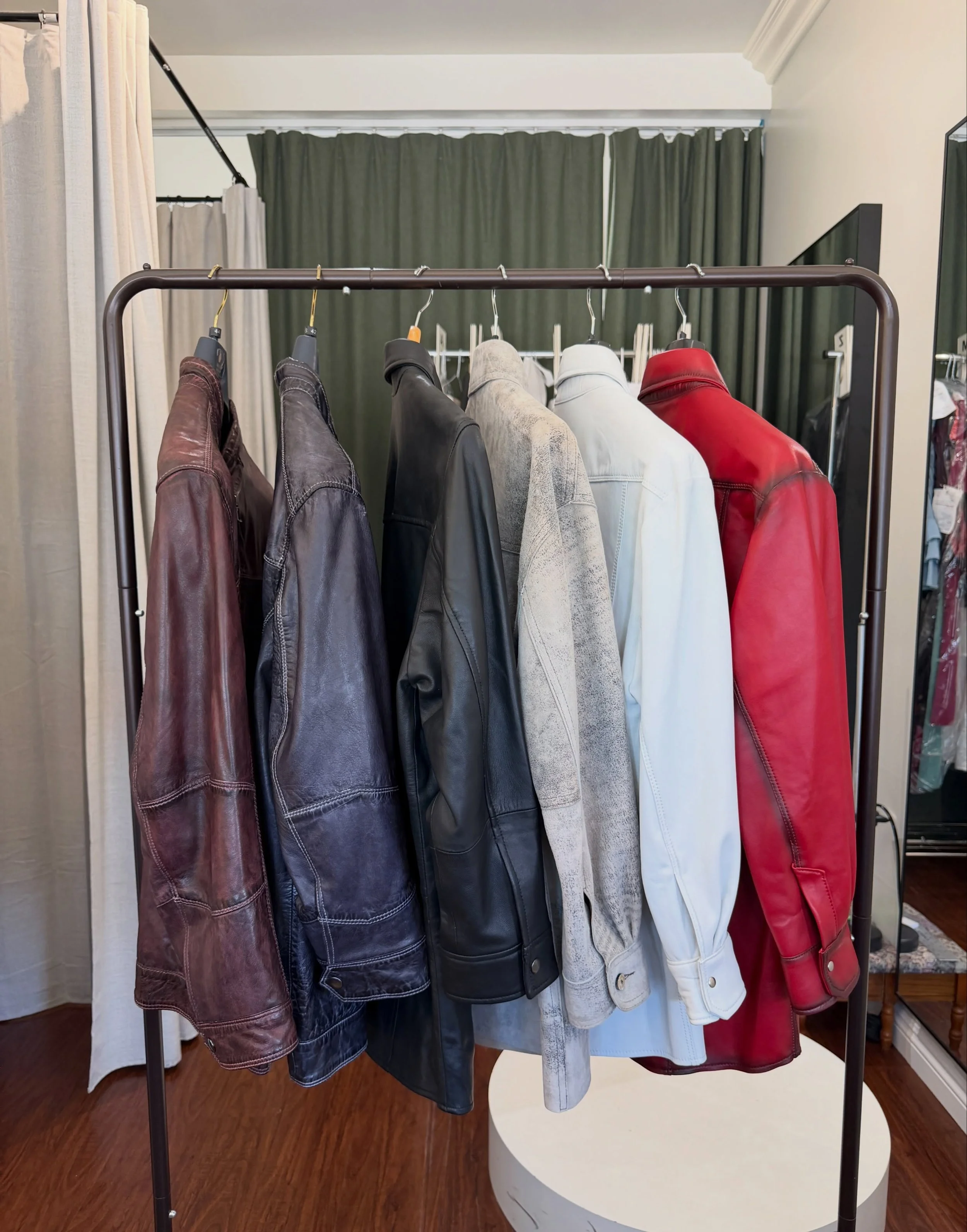 6 leather jackets shorten sleeves &amp; 8 pairs of jeans recut for Rain🪡✨

#leatherjacket #menjacket #neewinalteration #leather