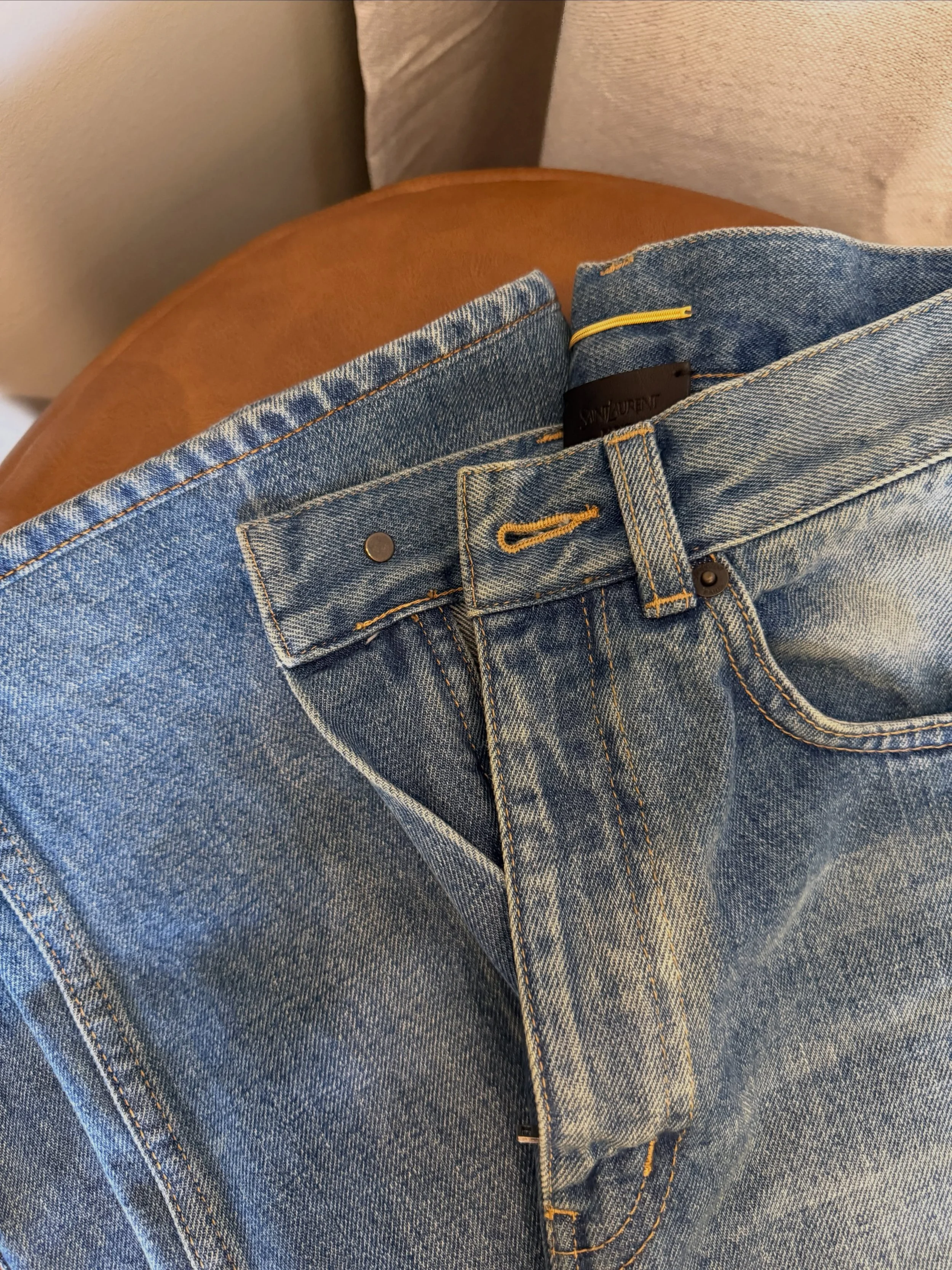 Look at these beautiful original hem done by our specialist Heather @ysl 🪡✨ 

#ysl #jeans #tailor