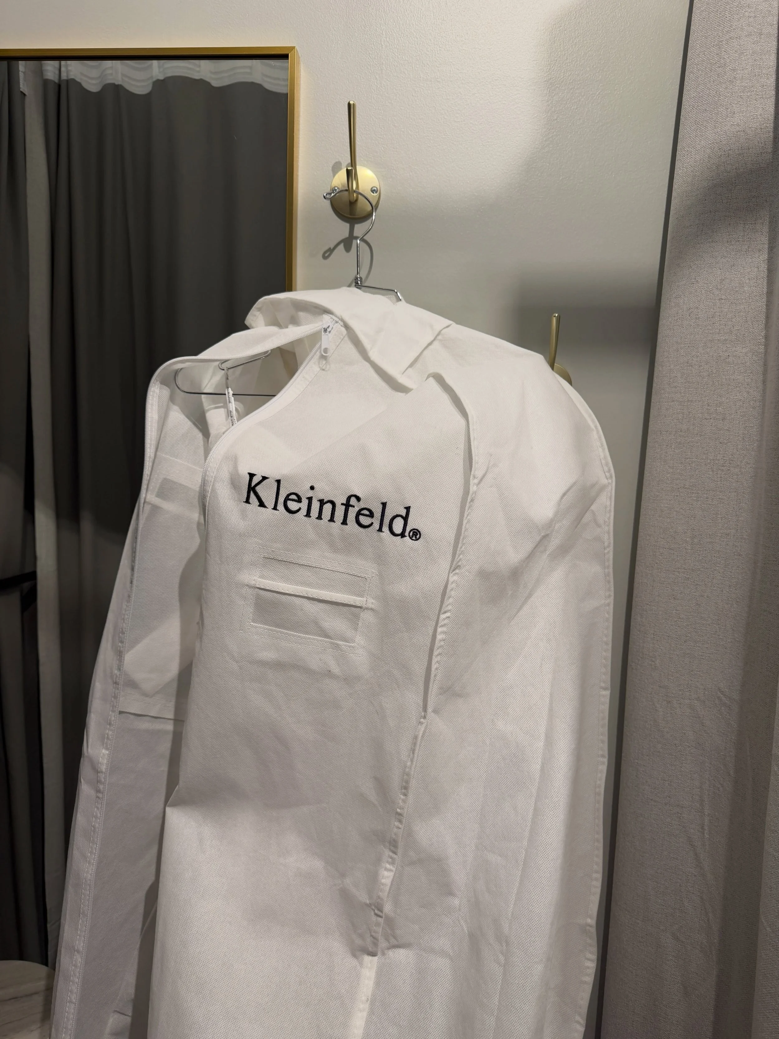 Wedding dresses @kleinfeldbridalparty fitting today ✨🪞

#weddingdress #kleinfeldbride #bridal