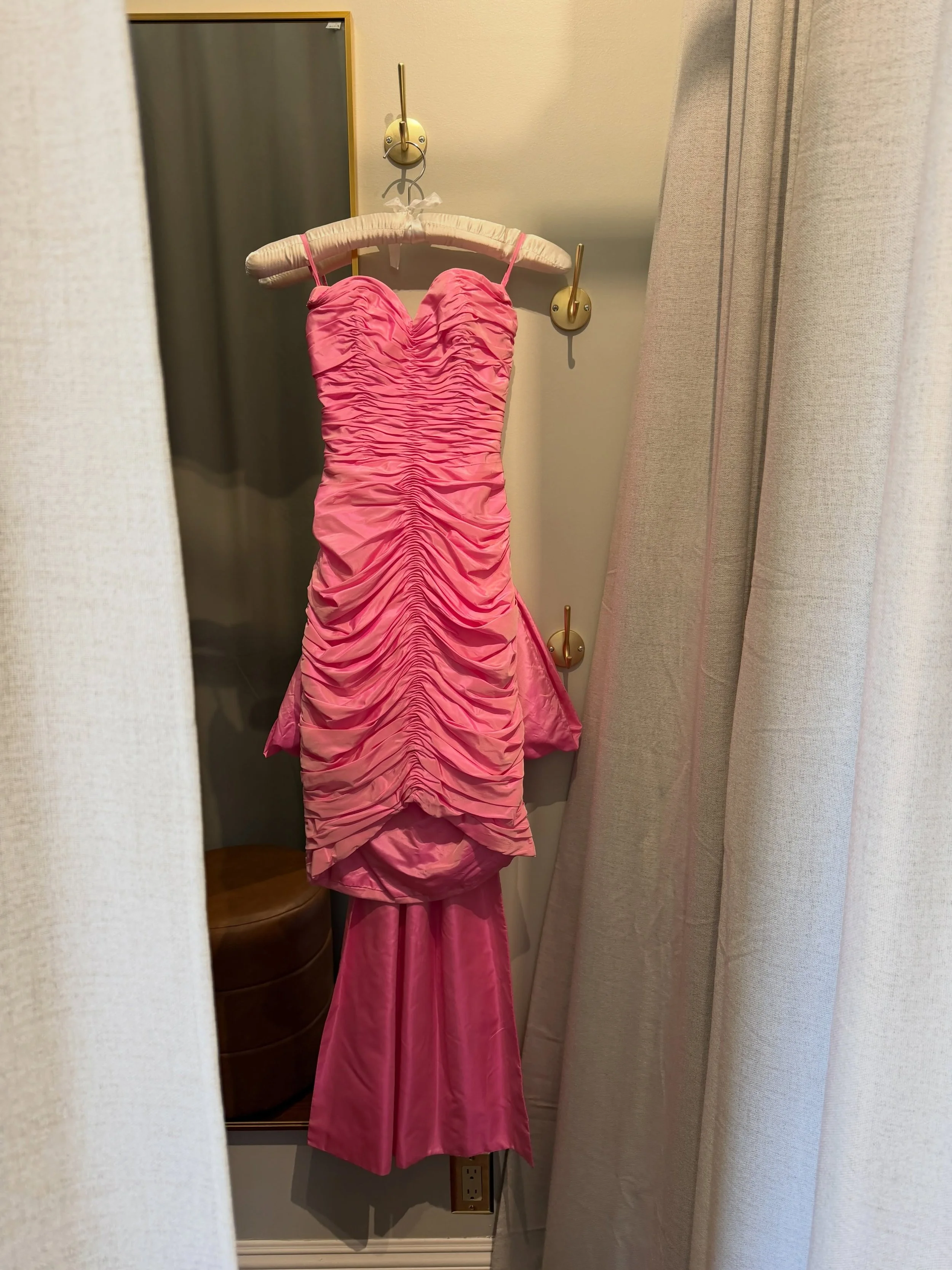 A vintage dress re-sizing for Emily T. ✨🪡

#vintagedress #pinkdress #neewinalteration