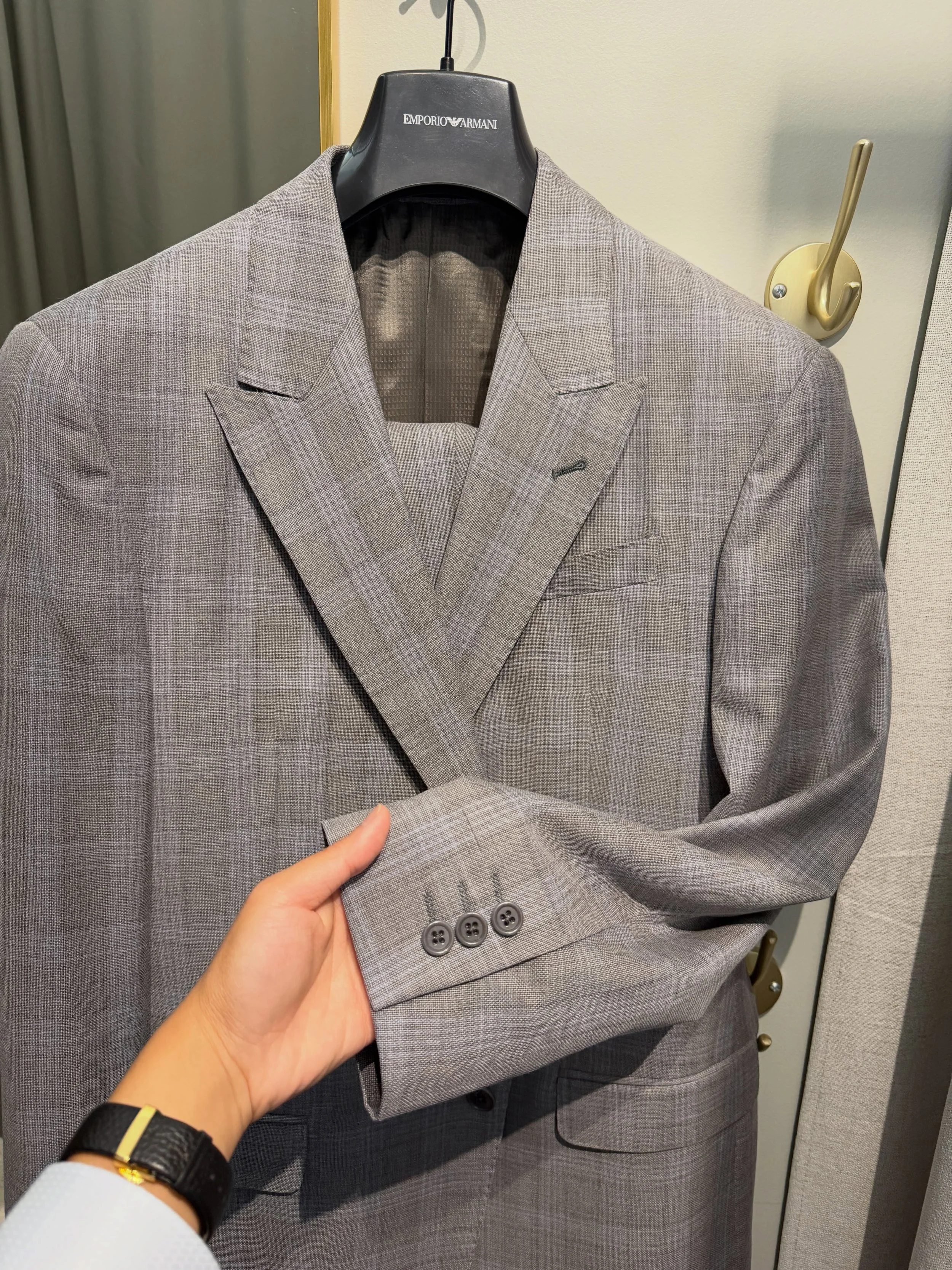 An important interview needs a well fitted suit🪡✨Good luck with your interview Chris H. ✨💼

Suit @emporioarmani altered by @neewinalteration 

#mensuit #emporio_armani #neewinalteration