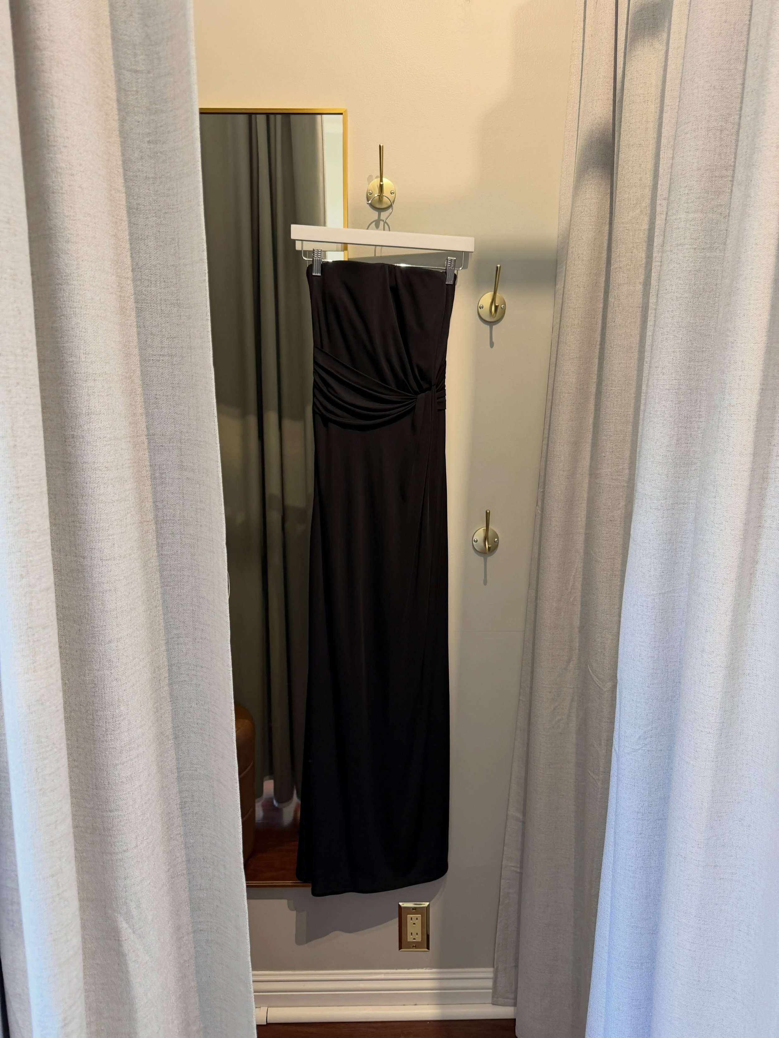 Dress @gucci re-sizing for Siobhan H. 🪡✨

#guccidress #blackdress #neewinalteration