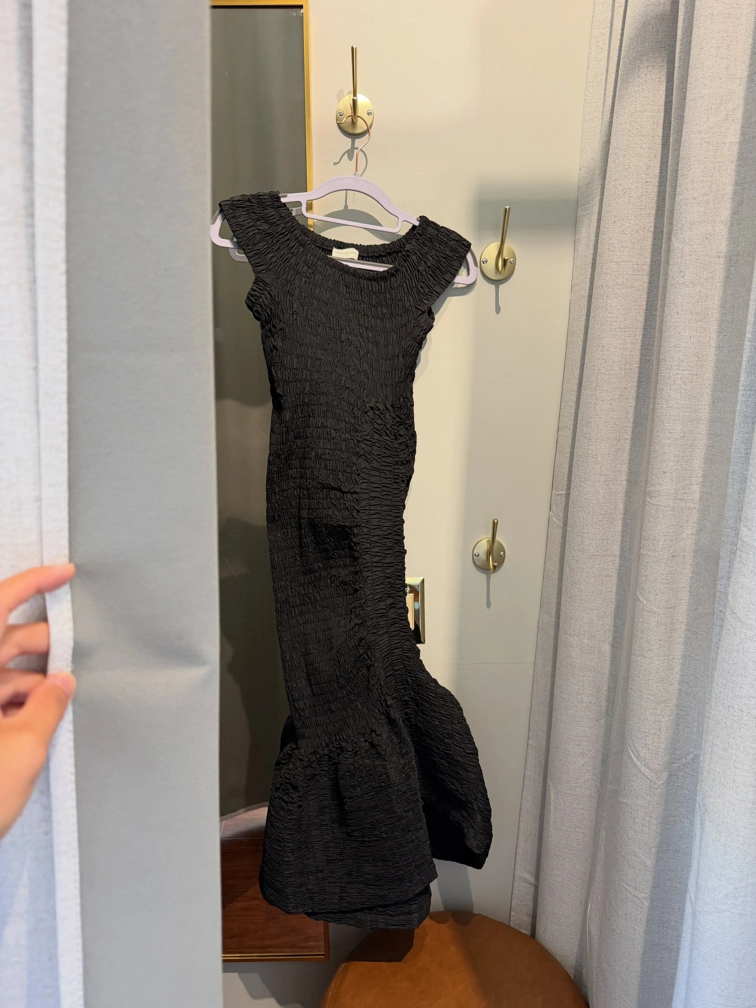 Dress reset neck-line @driesvannoten 🪡✨

#blackdress #driesvannoten #neewinalteration