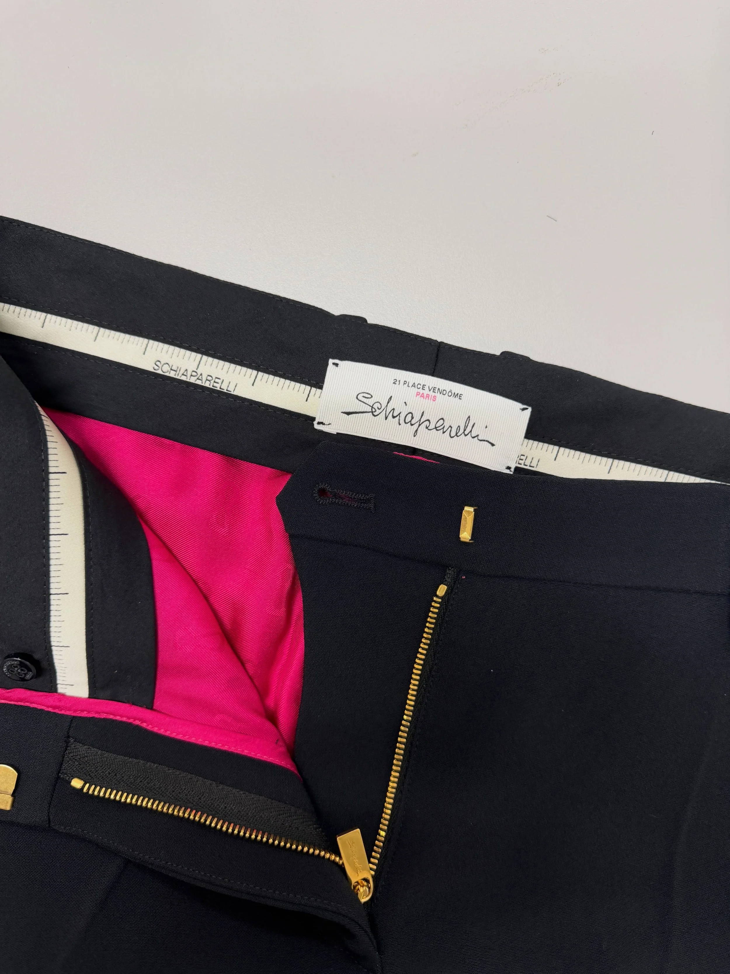 Pants alteration @schiaparelli ✨🪡

#schiaparelli #alterationspecialist