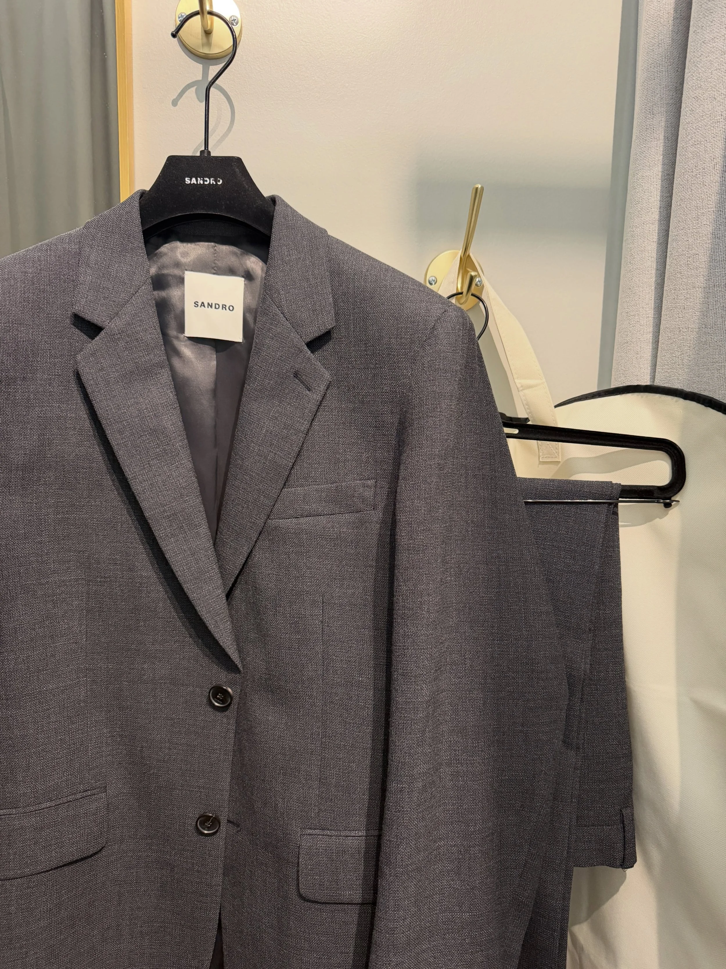 Suit @sandroparis alterations 🪡✨

#sandroparis #stylist #tailoring #neewinalteration