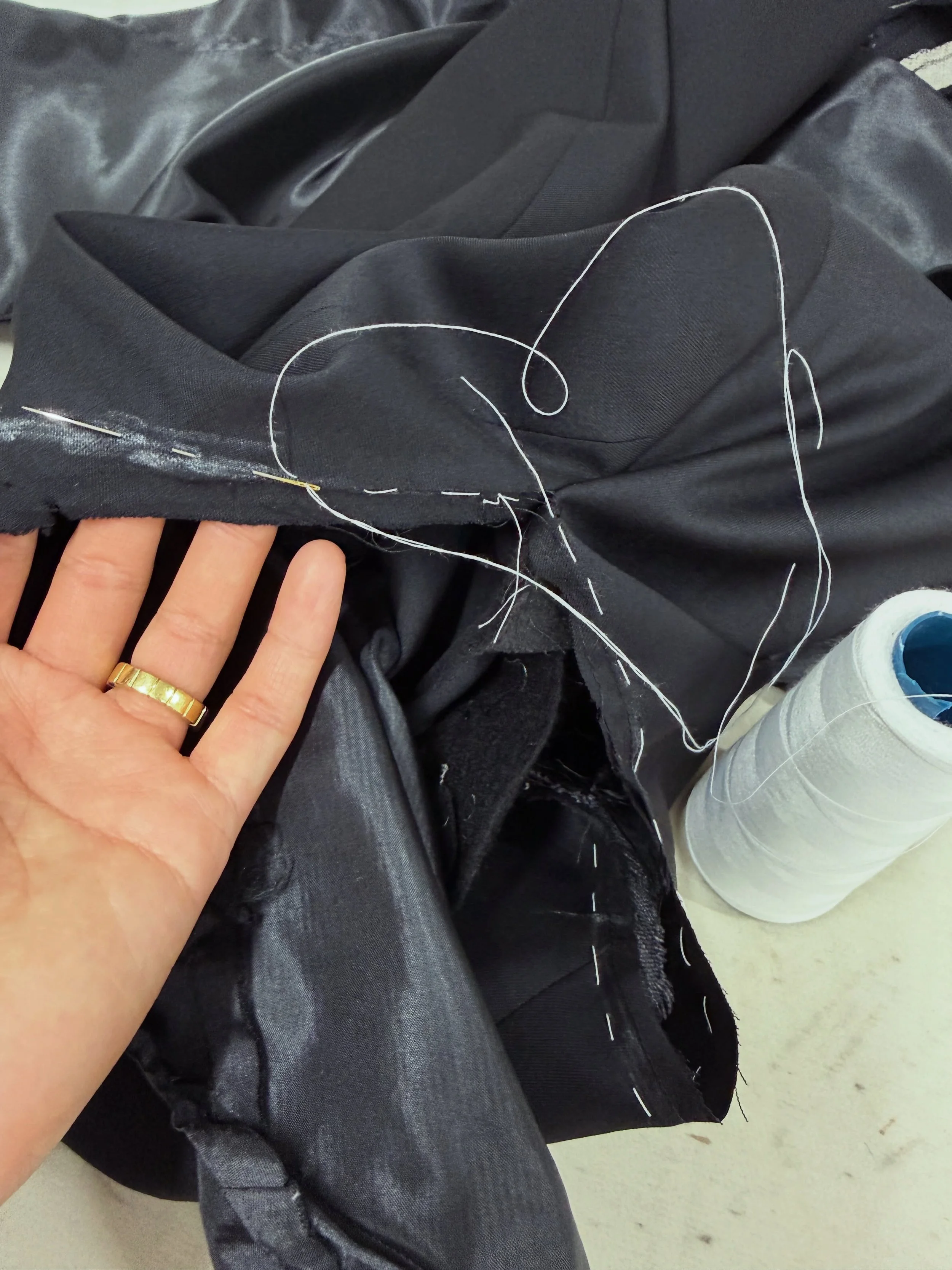 Making 2 jackets bigger for Kurt C.🪡✨ 

#mensuit #tailoring #alterationspecialist