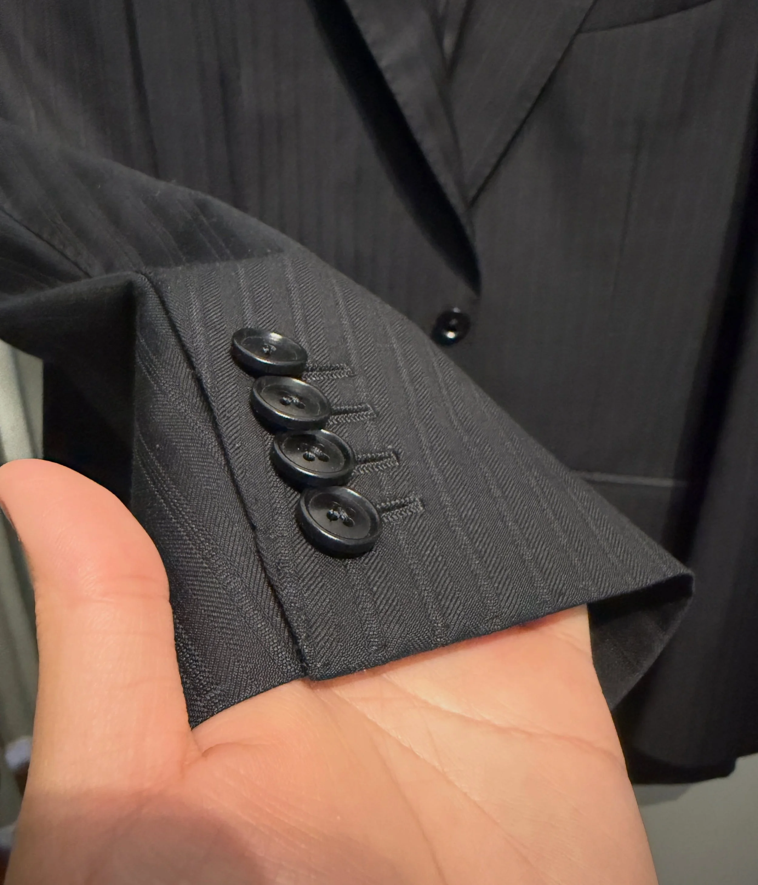 Come to @neewinalteration if you love quality! 🪡✨

#mensuit #suitalterations #tailoring #studiocity