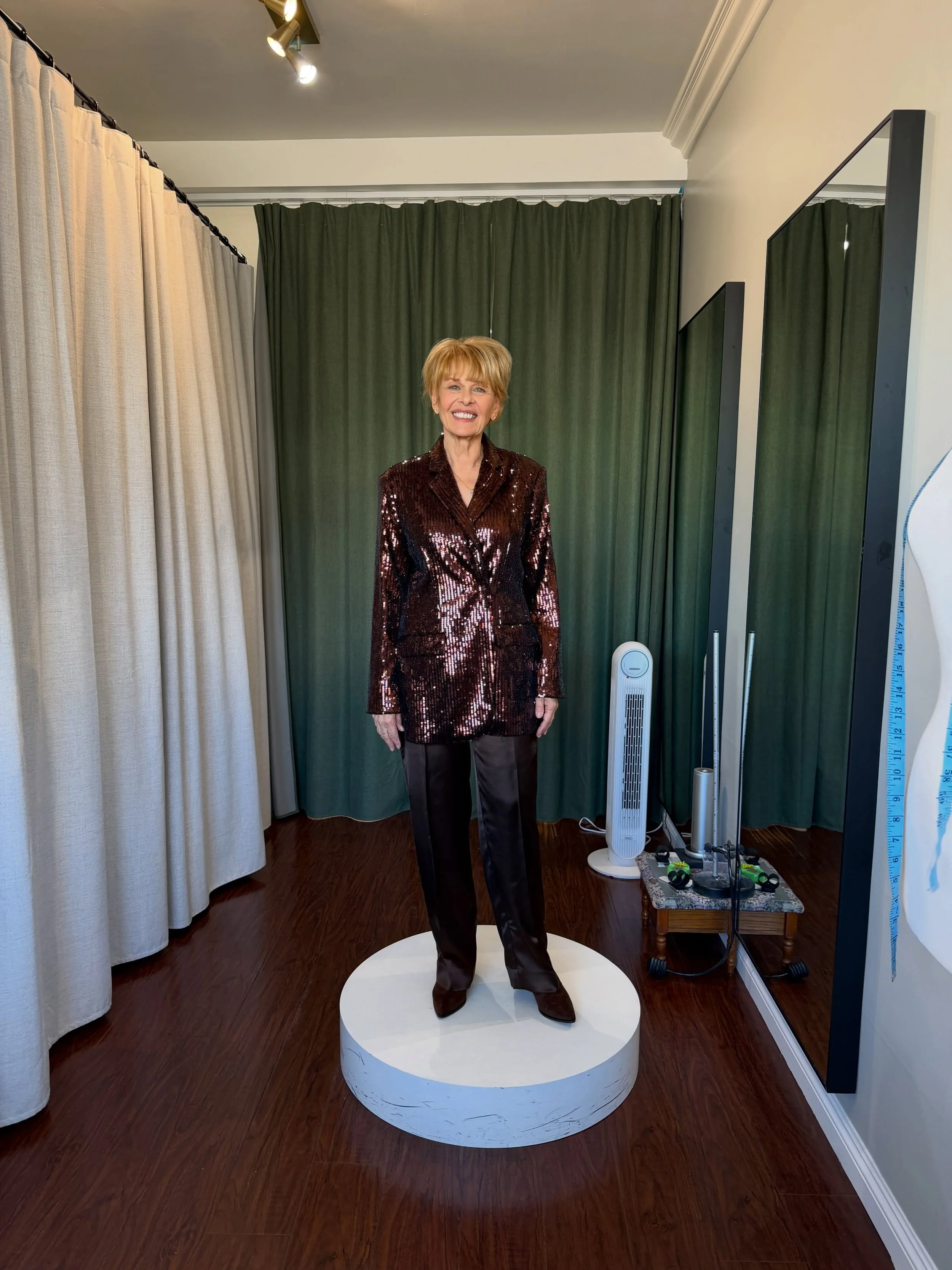 We put a smile on Ilene G. 🪡✨

#sequinsuit #pantsalteration #neewinalteration