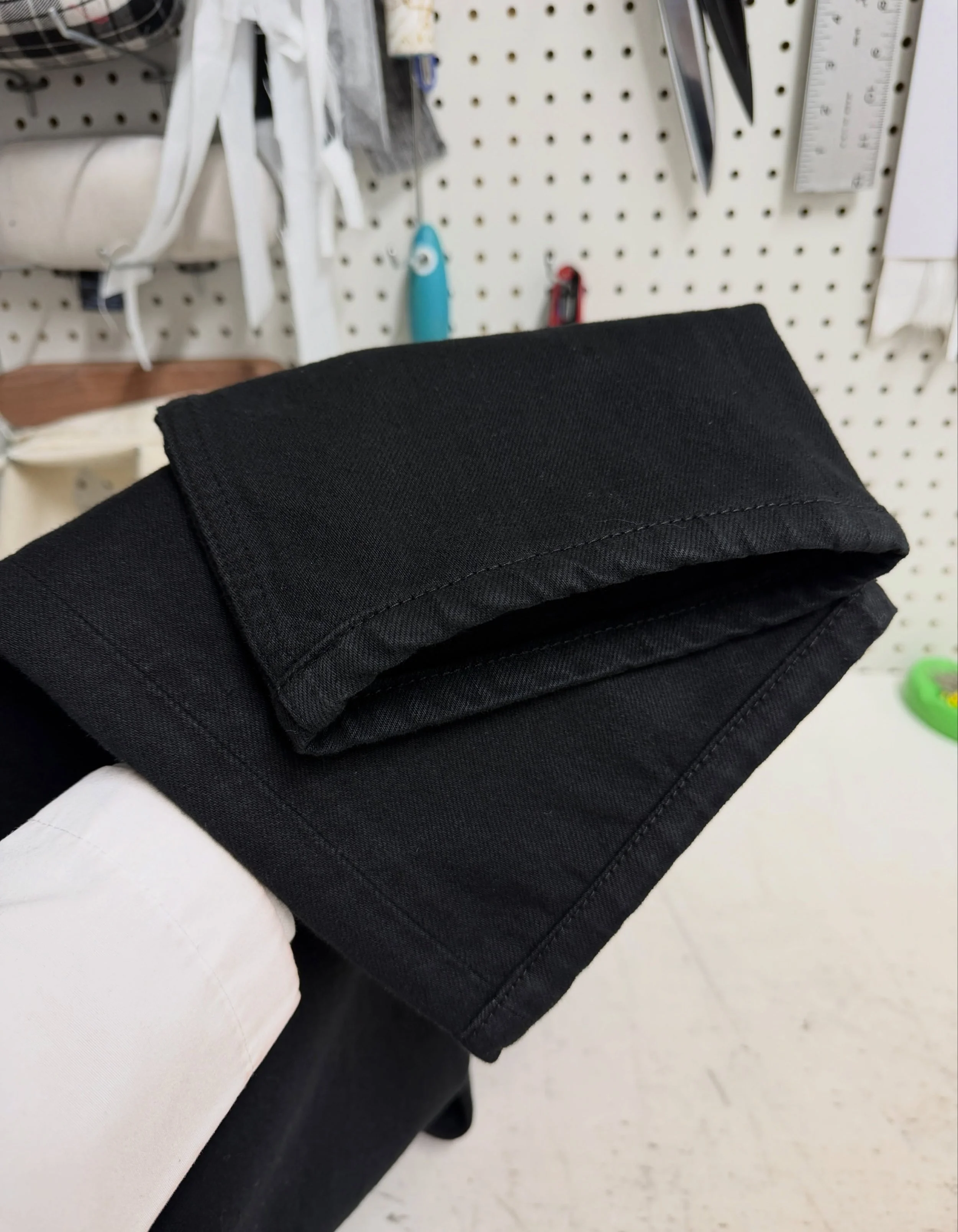 How we keep original hem for @therow jeans at @neewinalteration 🪡✨

#therow #jeans #tailor #neewinalteration