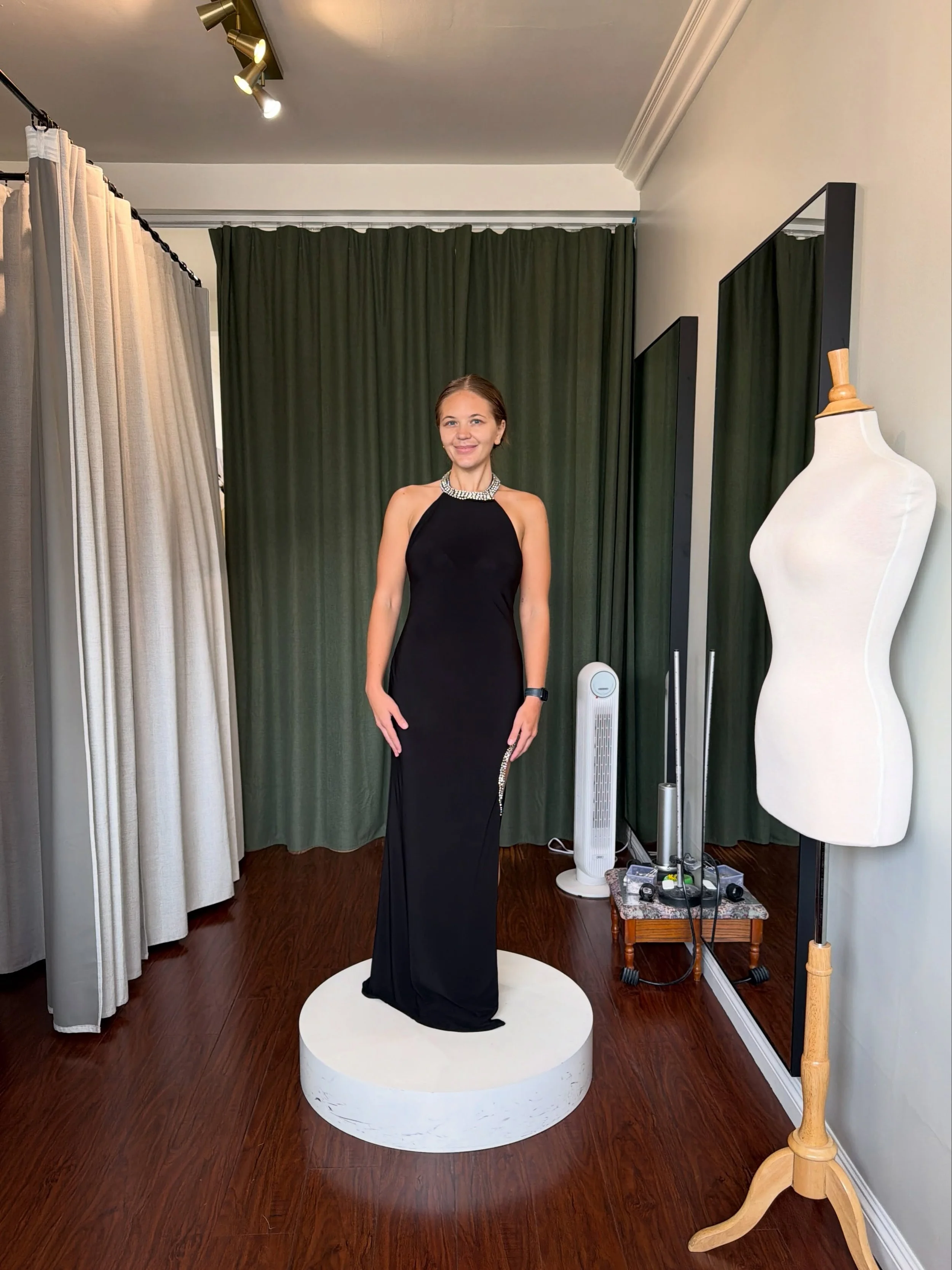Wedding guest dress alteration for Abbey 🪡✨

#blackdress #weddingguests #neewinalteration