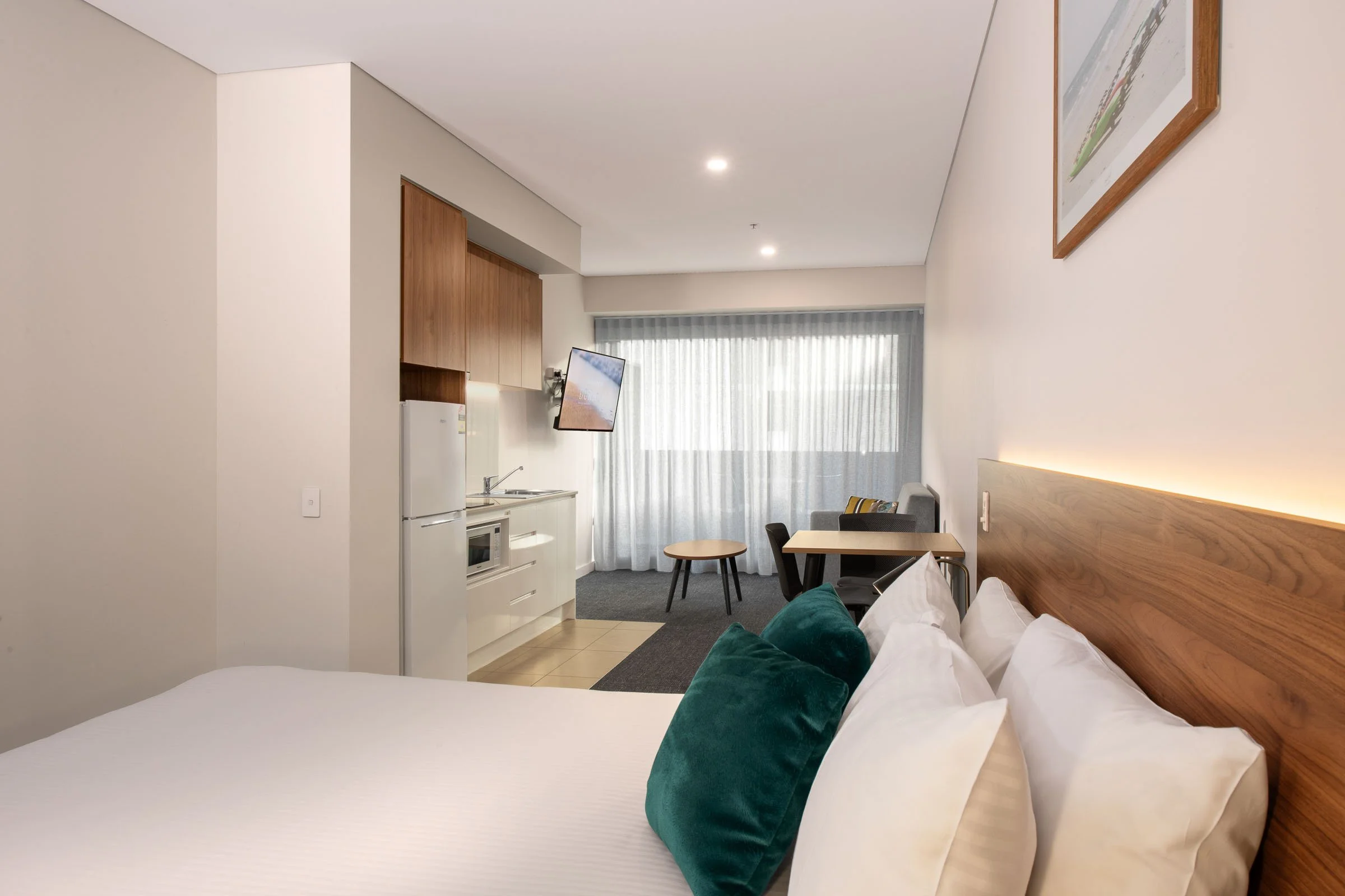 deluxe studio apartment glenelg serviced apartments