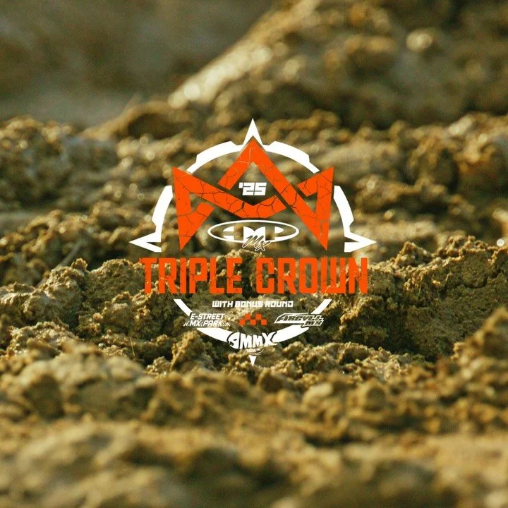 THE EDGE OF YOUR SEAT STORY CONTINUES @mmxracing FOR EP 3 OF THE @ampgfimotocross @cpracingteam 25 TRIPLE CROWN 🤯🔥

&lsquo;RAIN OR SHINE&rsquo;

NEW CAST MEMBERS, NEW MEMORIES. NEW FACTORY RIDERS?! @danepappas35 PUTS ON A SHOW ROCKING HIS FRESH @ra