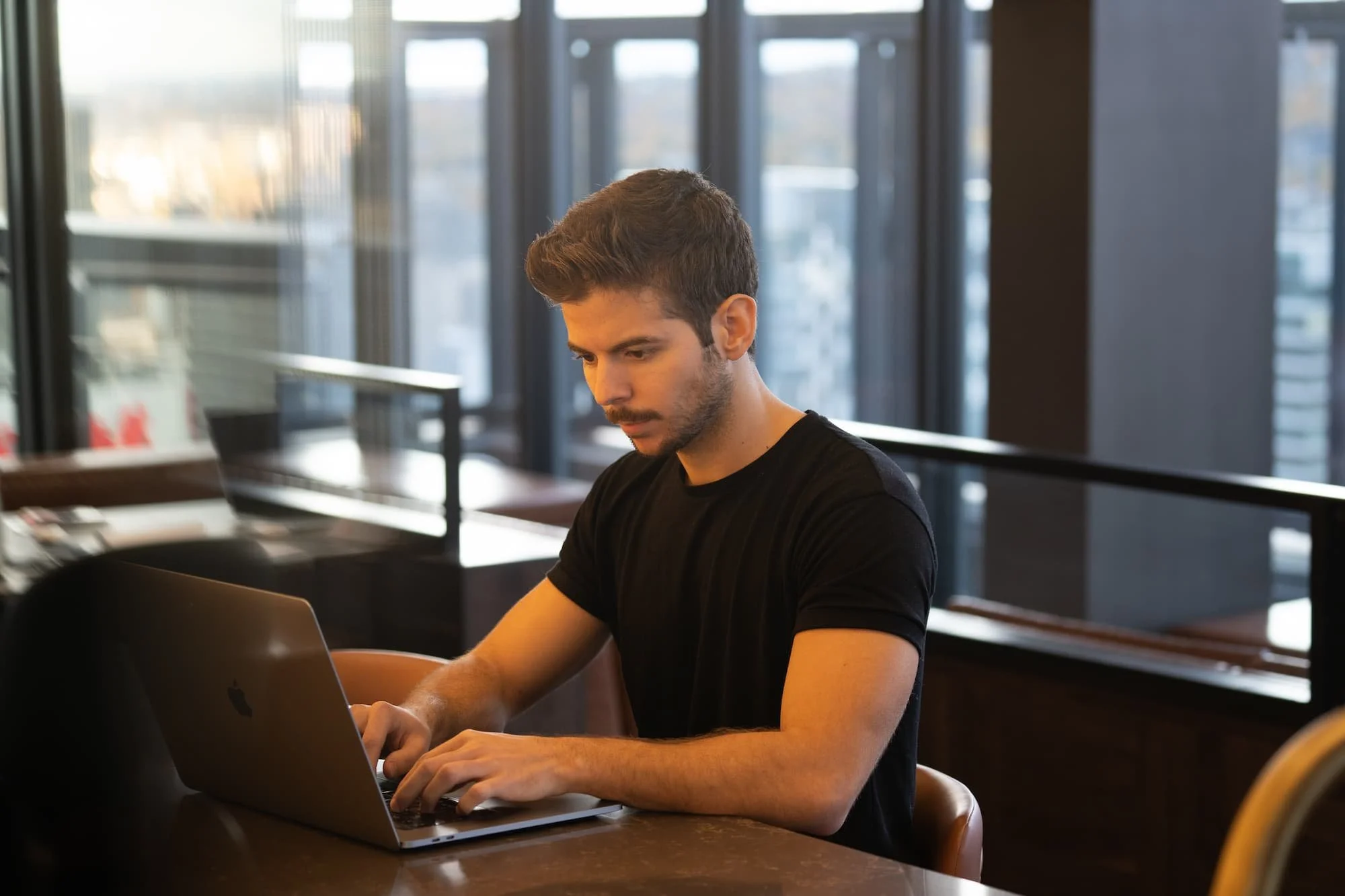 Man working for a remote company in a cafe