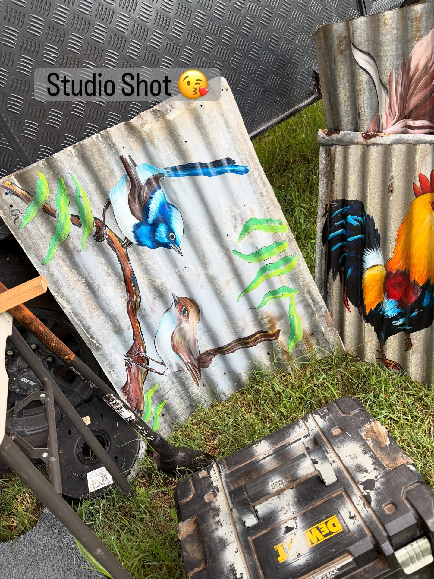 🥰 My Studio is a little different these days.

I am standing on the grass barefoot (hoping I don&rsquo;t get bit again)
My easel is under cover of the caravan awning (hoping it doesn&rsquo;t get blown over)
I am sweating my b&hellip;s off (cause it 