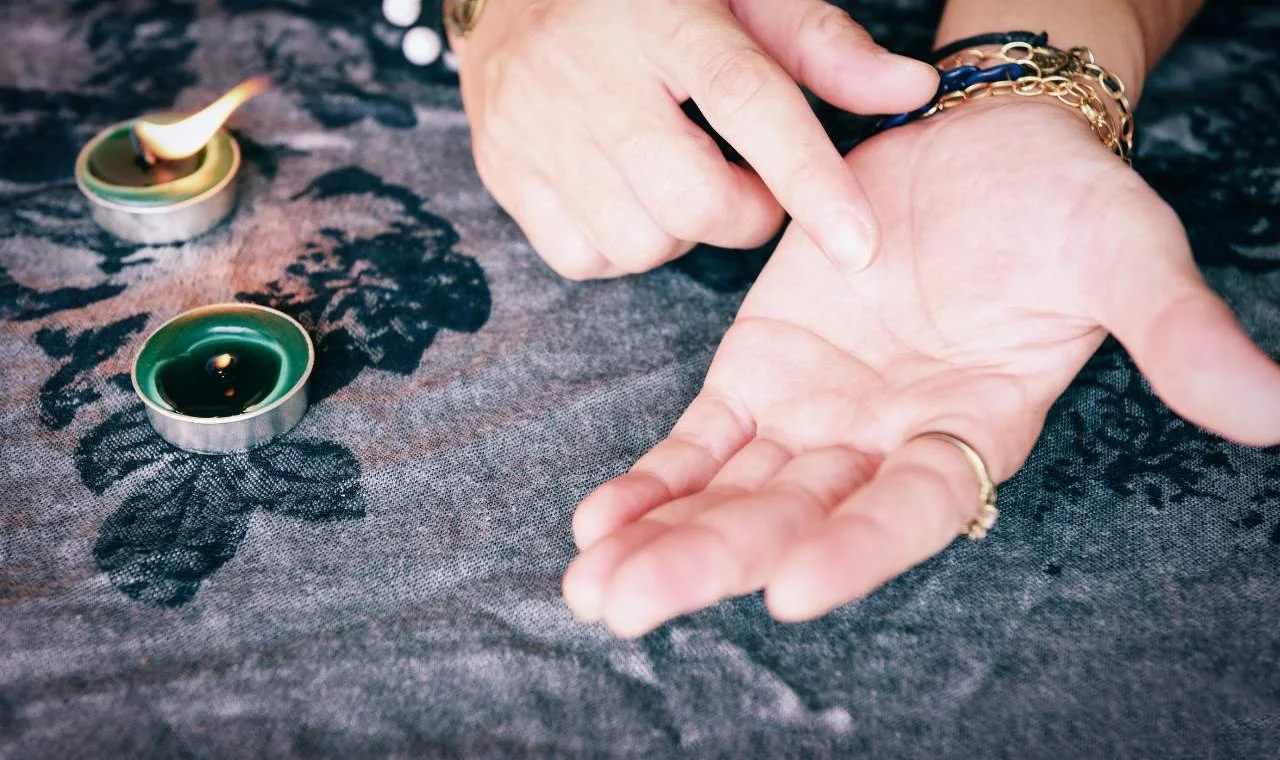 Palmistry: reading hands — Spiritboy