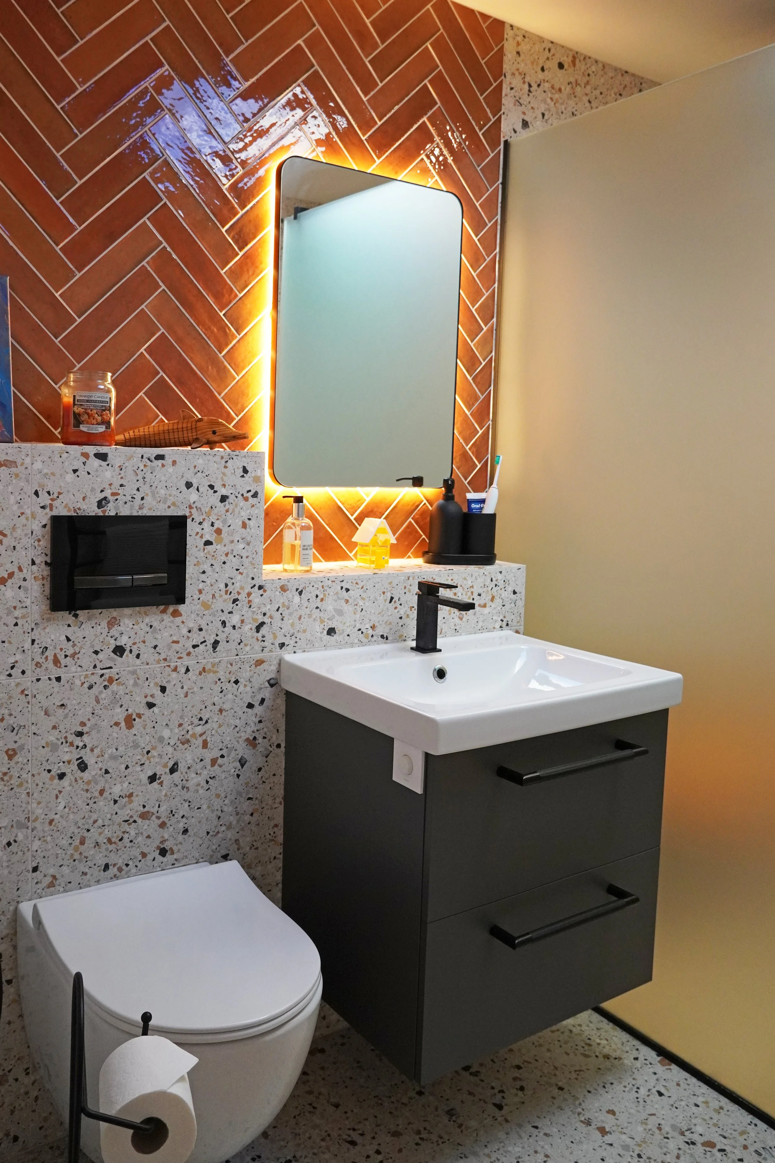 23 Lulu Bathroom.JPG