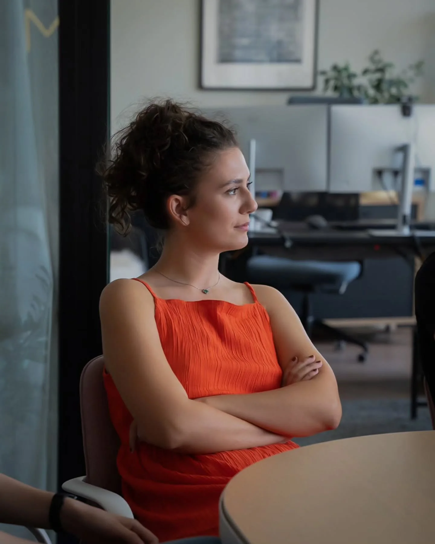 Mornings here don&rsquo;t start loud.
They begin with light, blank pages, and quiet thoughts.

This was one of those &mdash;
a calm sync around client feedback,
a focused exchange,
and planning the next steps &mdash; together, as a team.