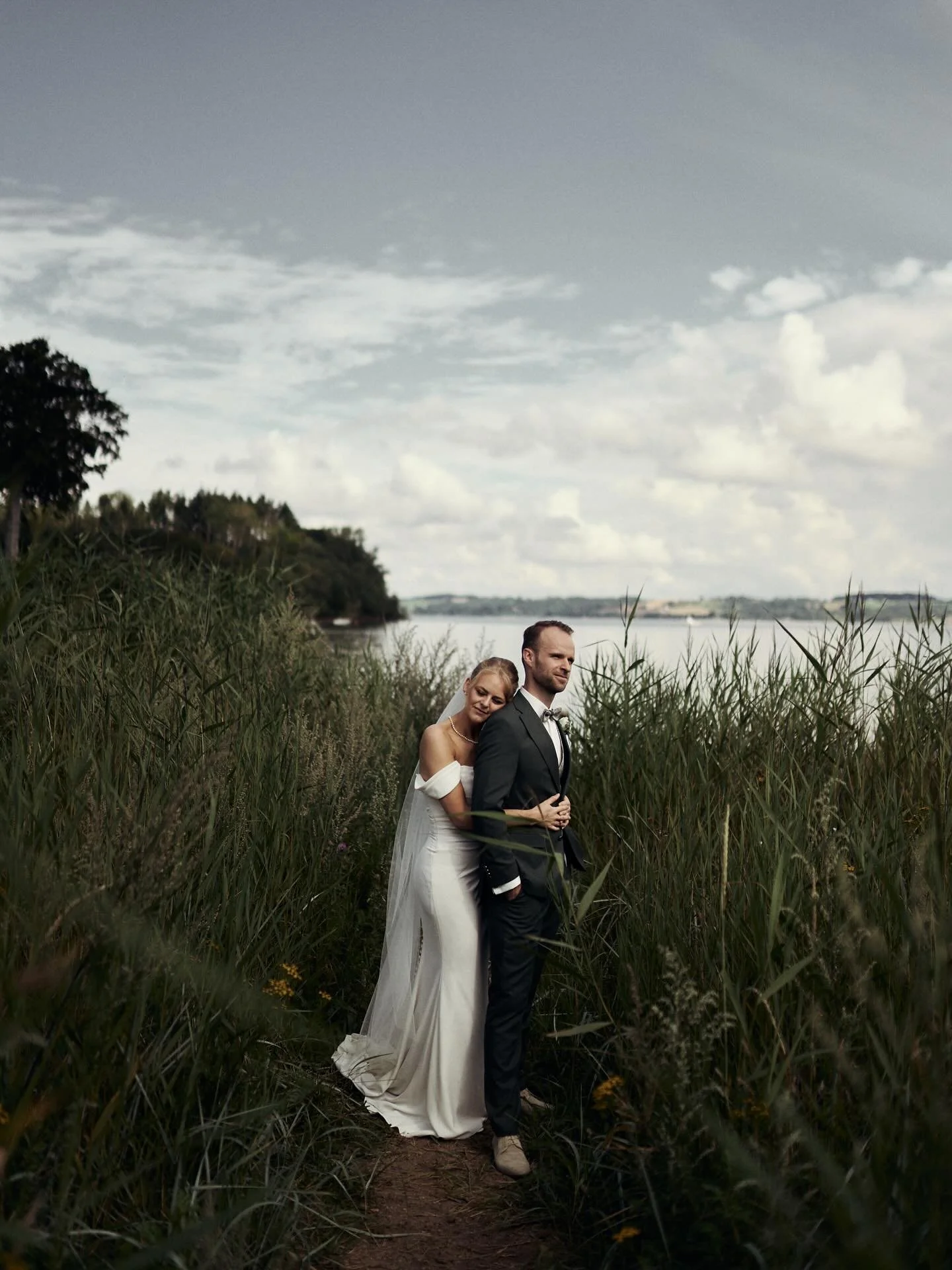 #bryllup#weddingphotography#bryllupsfotograf#weddingday#weddingphotographer#bryllupsdag#bride#weddinginspiration#bryllupsinspirasjon#weddingdetails#brudekjole#weddingideas#bridetobe#bryllupsfoto#instawedding#nordiskebryllup#weddingmoments#weddingreel