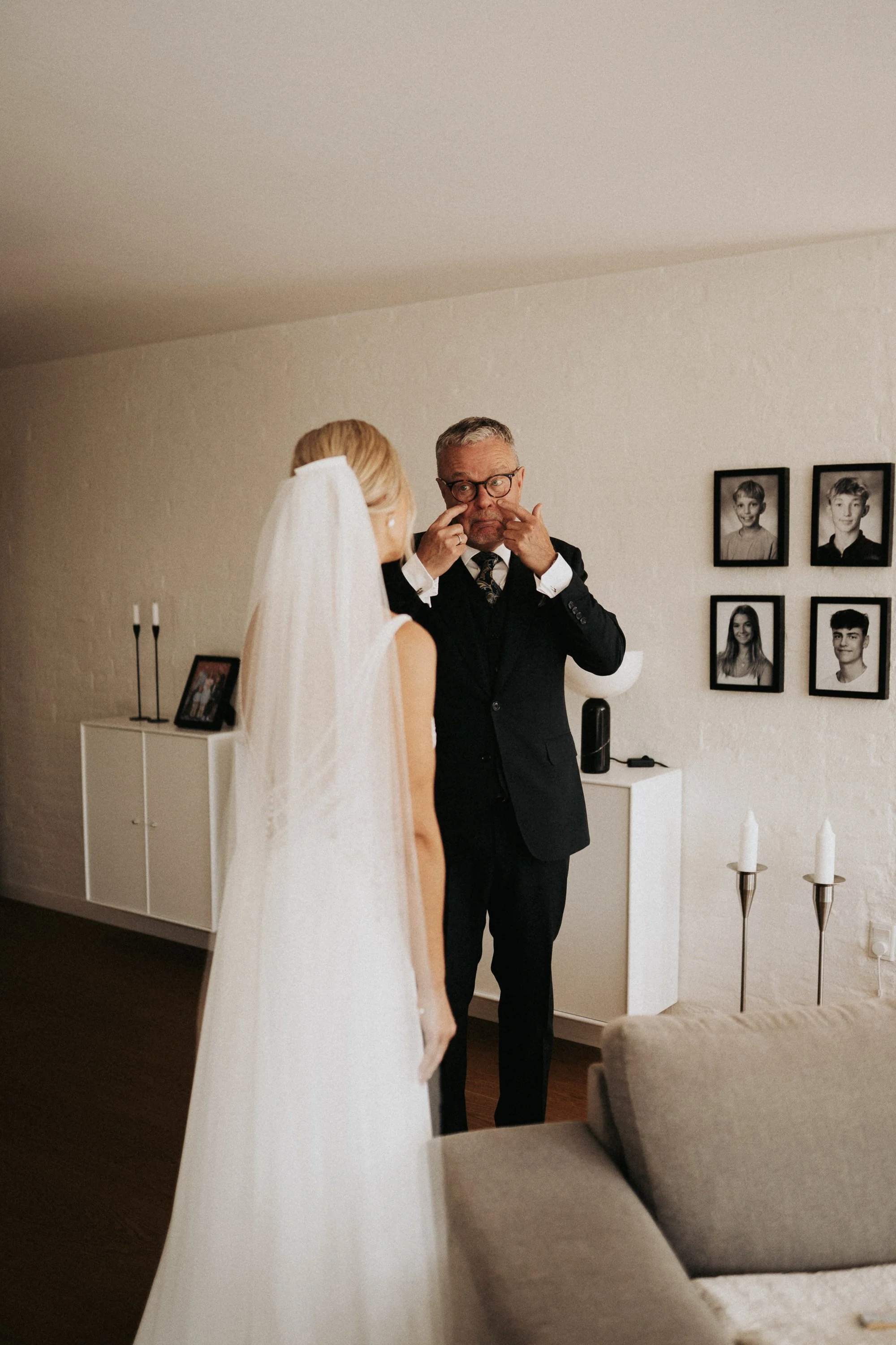 FirstLookWithDad_DadsFirstLook_Firstlookbetweenfatheranddaughter_wedding_bryllup_2026.jpg