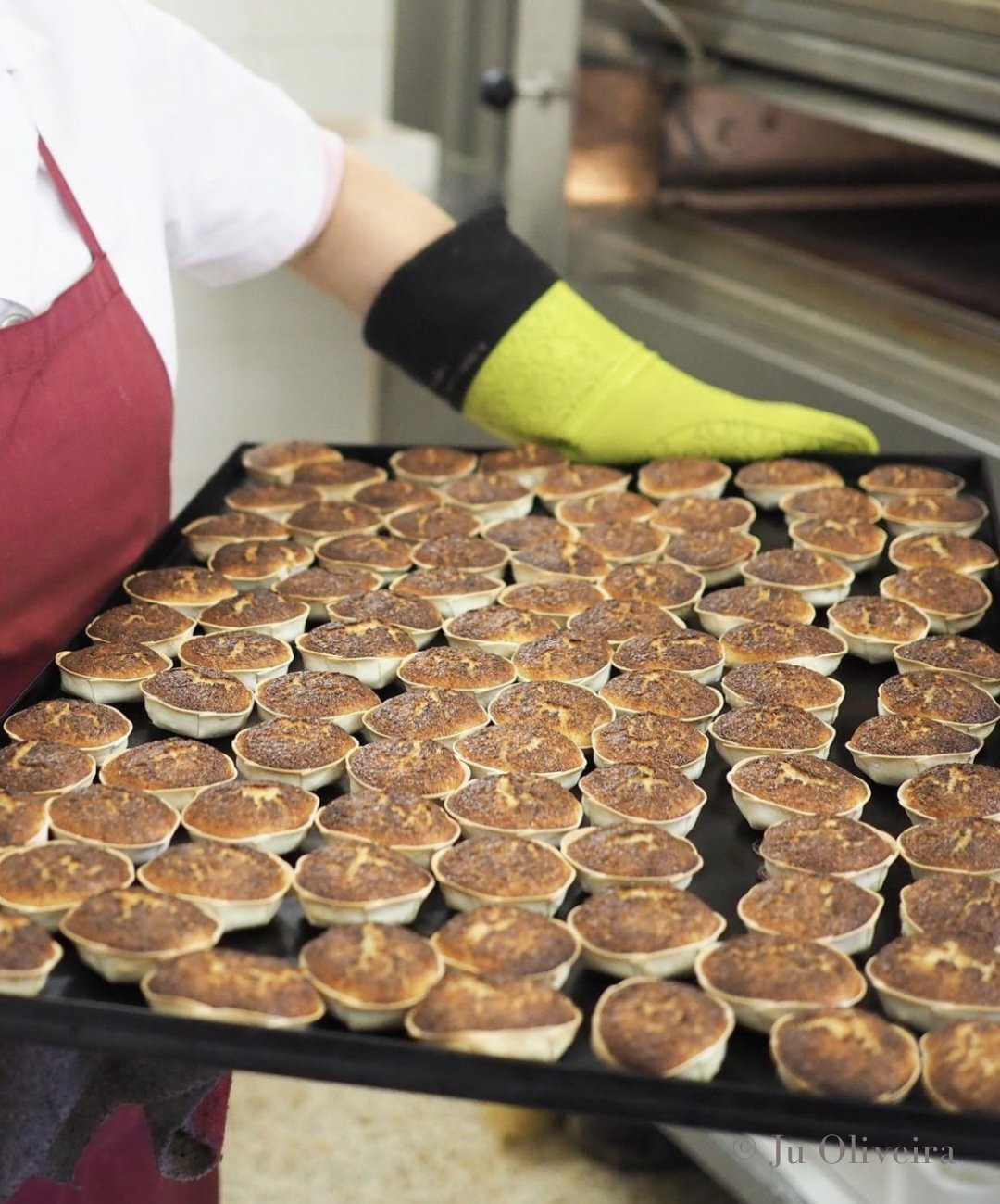 queijadas da sapa a sair do forno