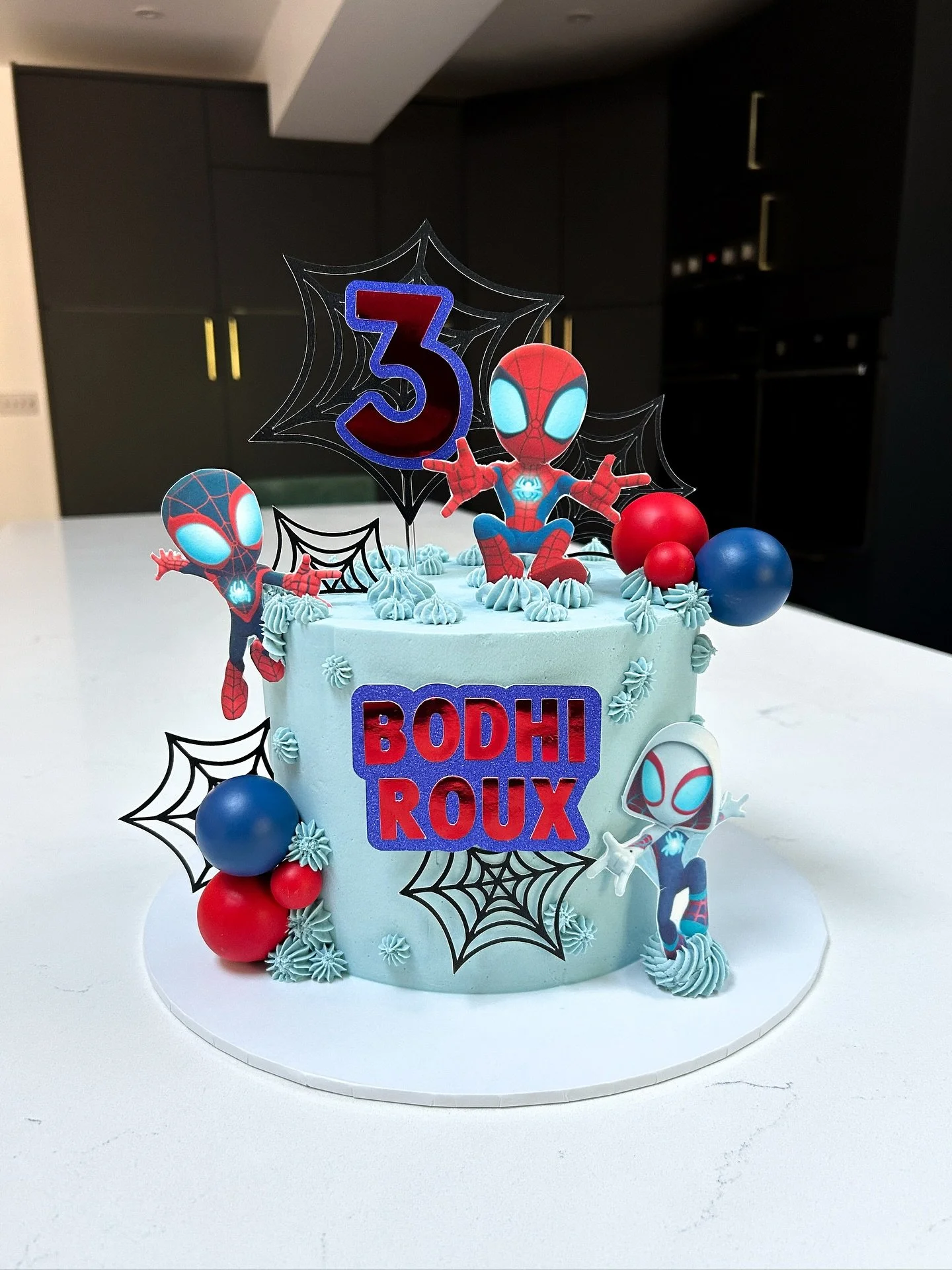 🕷️ SPIDEY 🕸️ 

#spideycake #spidermancake #spideyandhisamazingfriendscake #hemelhempsteadcakes