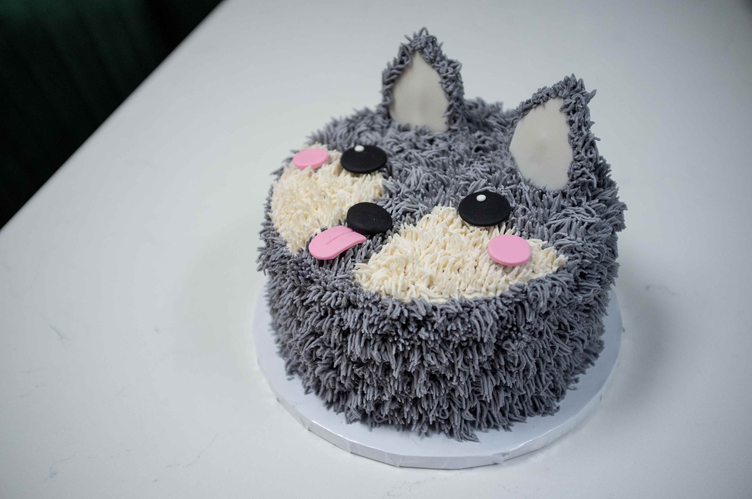 Wolf cake with fur effect buttercream