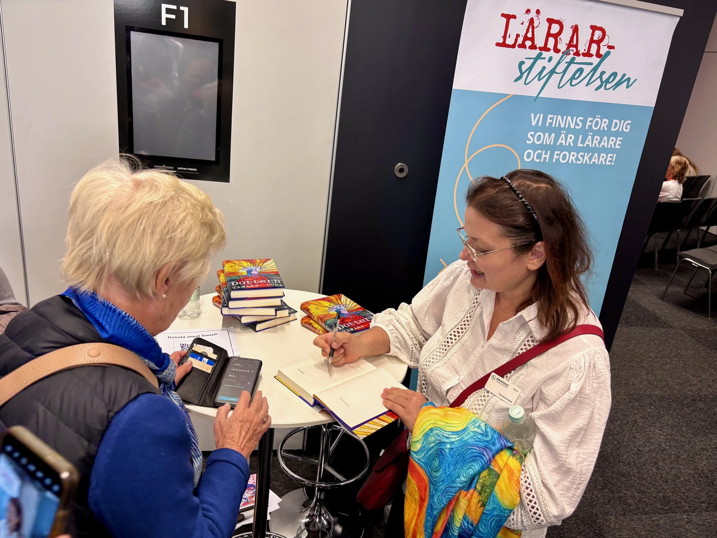 20250925 Bokmässa Tamara Duda 2.jpeg