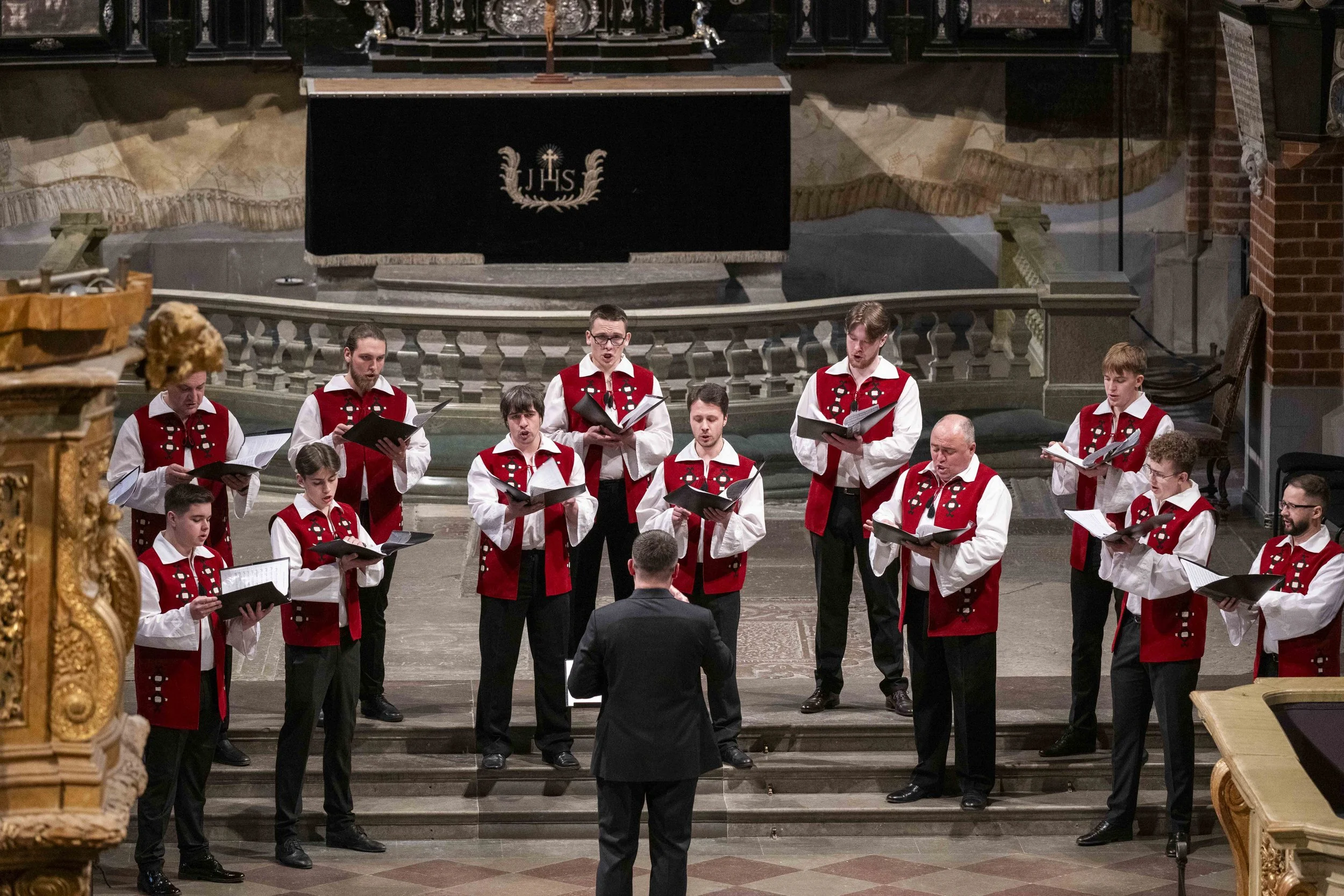 Flera sekler av ukrainsk körmusik i Stockholms domkyrka
