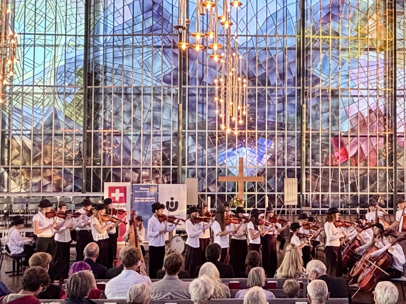 Musikglädje och solidaritet med Ukraina fyllde Tibble kyrka