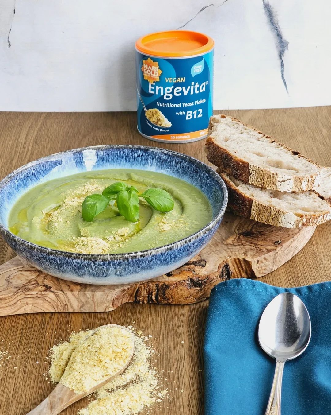 NOOCH UP YOUR SOUPS FOR EXTRA FLAVOUR
😛
Do you put olive oil and nooch on your bread, or nooch your soup direct as we have done here?

Which do you like to do most?

This was pea and spinach soup which we had cold as the sun was out (for once) and i