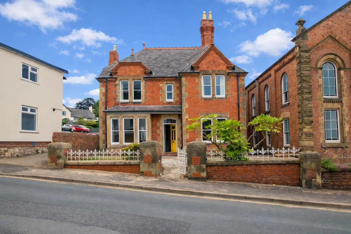 Front view of a victorian townhouse
