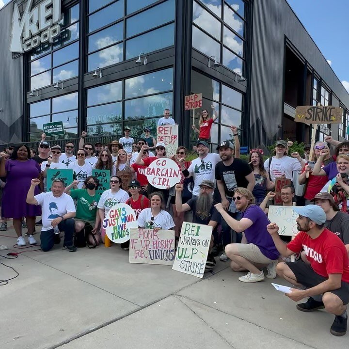 We are on #STRIKE @reiunionchicago today! We held an incredible rally with our union siblings across the @chicagolabor movement and @robertjamespeters @senlakesiacollins from our #unionbabies to our union watch dogs making sure no one crosses the lin