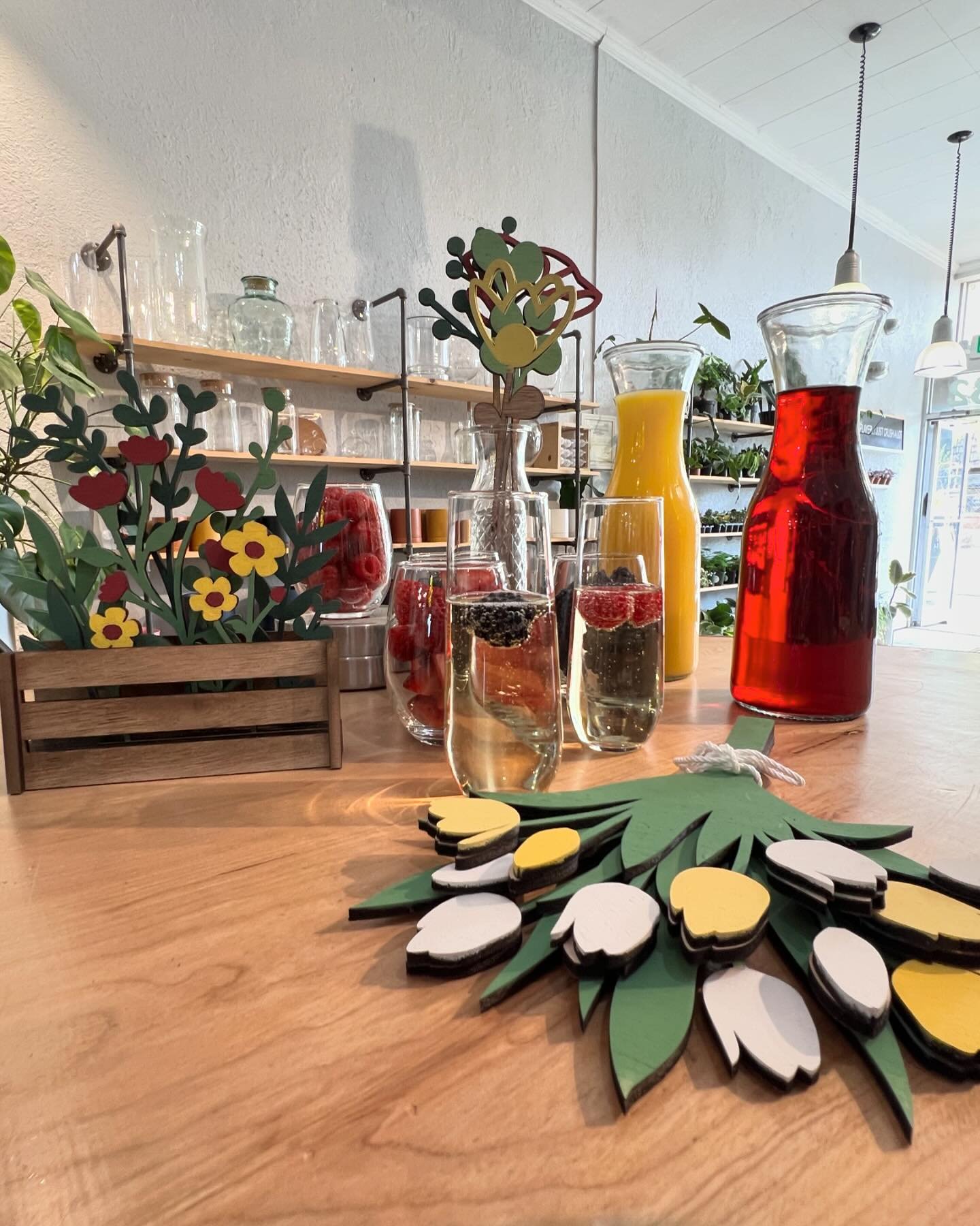 Join me Mother&rsquo;s Day weekend May 11th and 12th for pick your project, bottomless mimosas and snacks! You pick the time you want to come in, and when you get here you pick your project! I will keep your mimosa filled! Floral Project, bottomless 