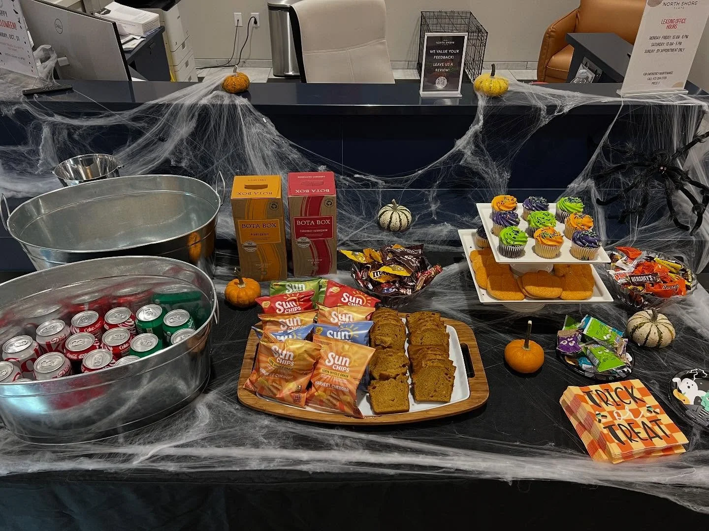 Attention North Shore Flats residents! Spooky treats all day in the lobby. 👻 ‼️ 🎃 Treat yourself and enjoy! Happy Halloween from management! #northshoreflats #northshorepittsburgh #pittsburgh #pittsburghapartments #downtownpittsburgh