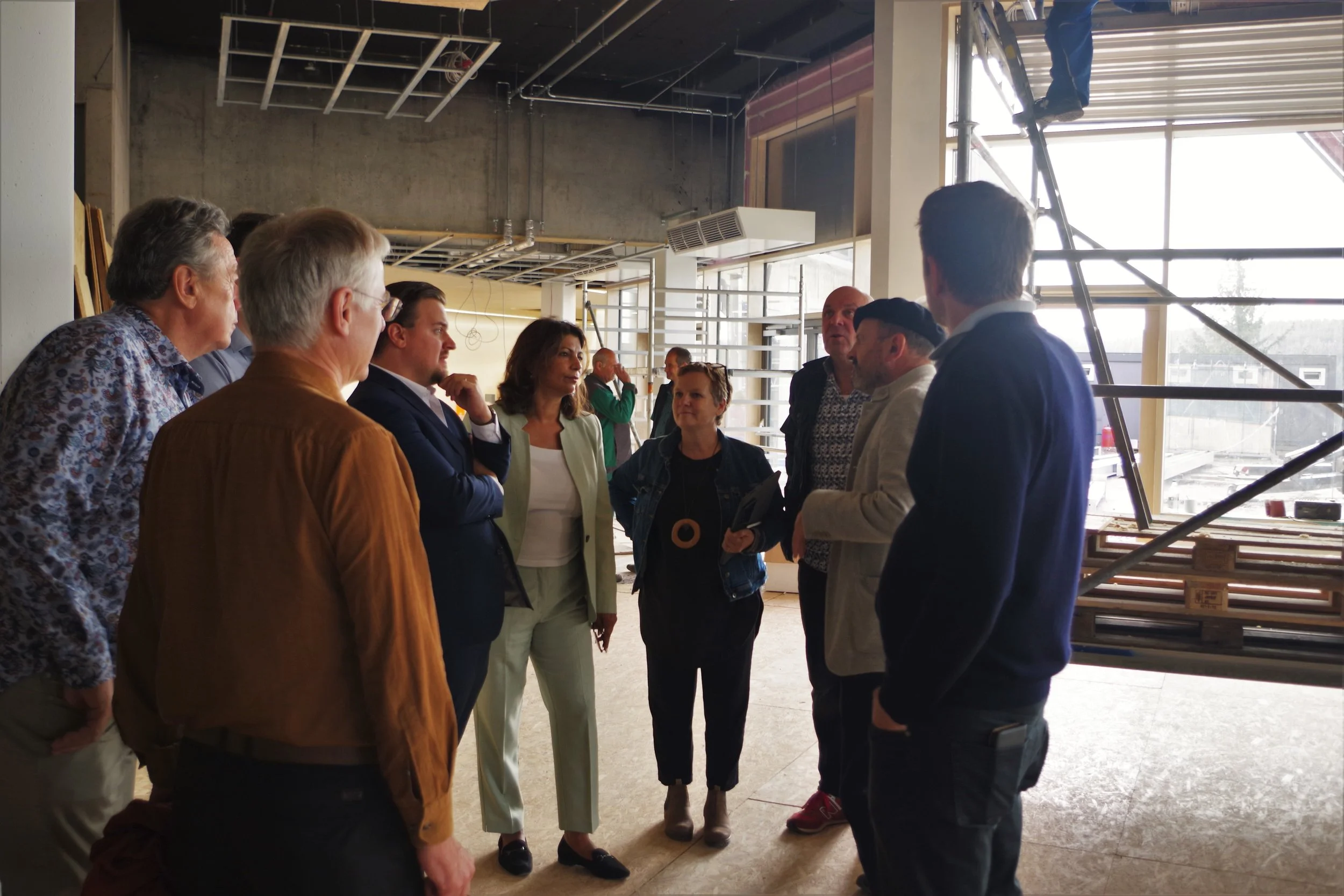 Besuch der SPD-Bundestagsabgeordneten Derya Türk-Nachbaur auf der Baustelle des Otto-Hahn-Gymnasiums mit Realschule Furtwangen