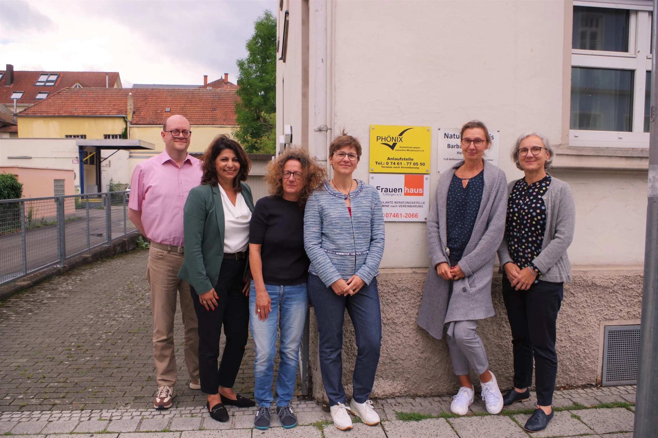Staatliche Finanzierung von Phönix e.V. und Frauenhaus Tuttlingen e.V. nicht rechtlich geregelt.