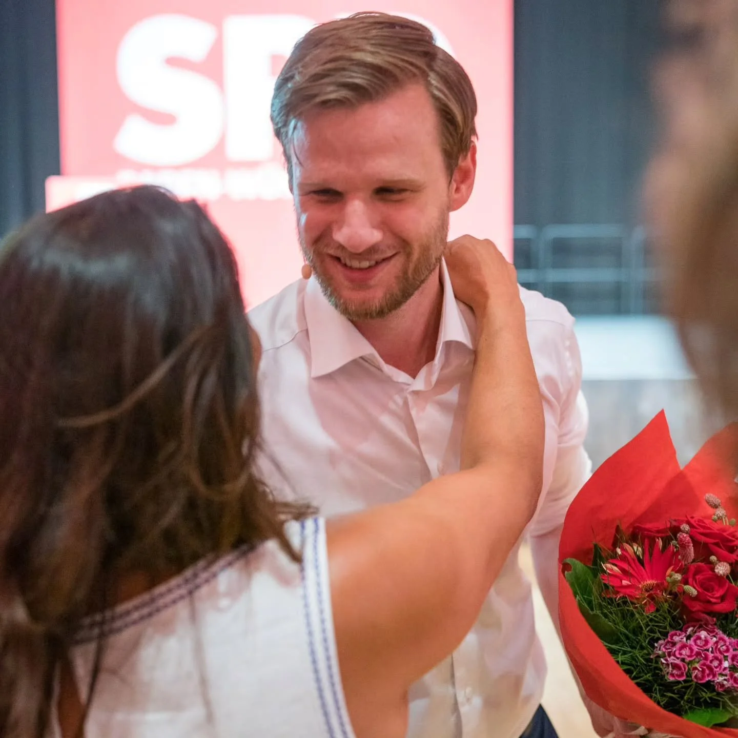 Herzlichen Gl&uuml;ckwunsch, lieber @mesarosch!💐
Herzlichen Gl&uuml;ckwunsch, liebe @isacademartori !💐
Wir alle haben Bock auf progressive, mutige und vernehmbare sozialdemokratische Politik❤️
📸: @fionngrosse