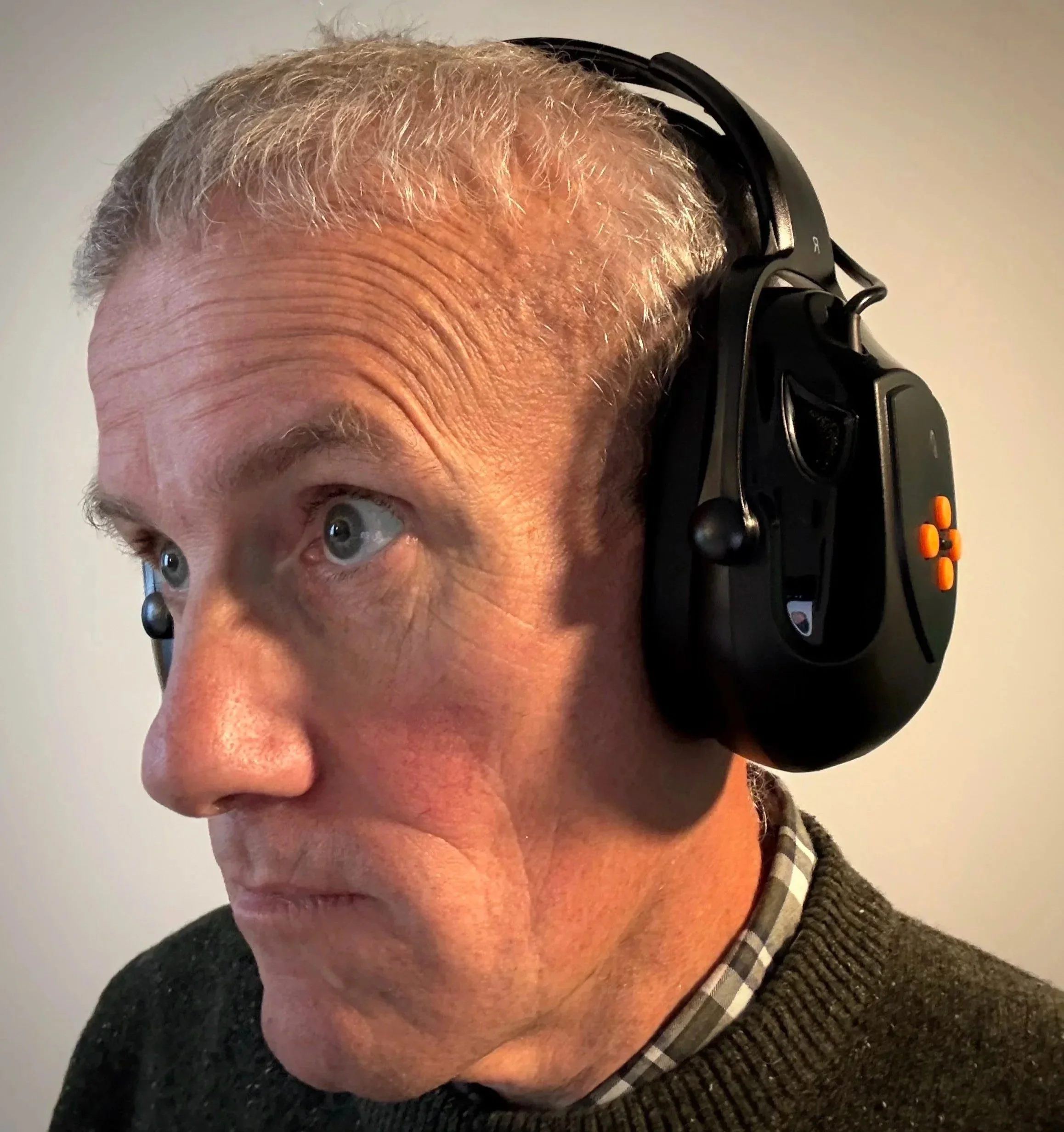 Man wearing Portwest PW77, looking to the side