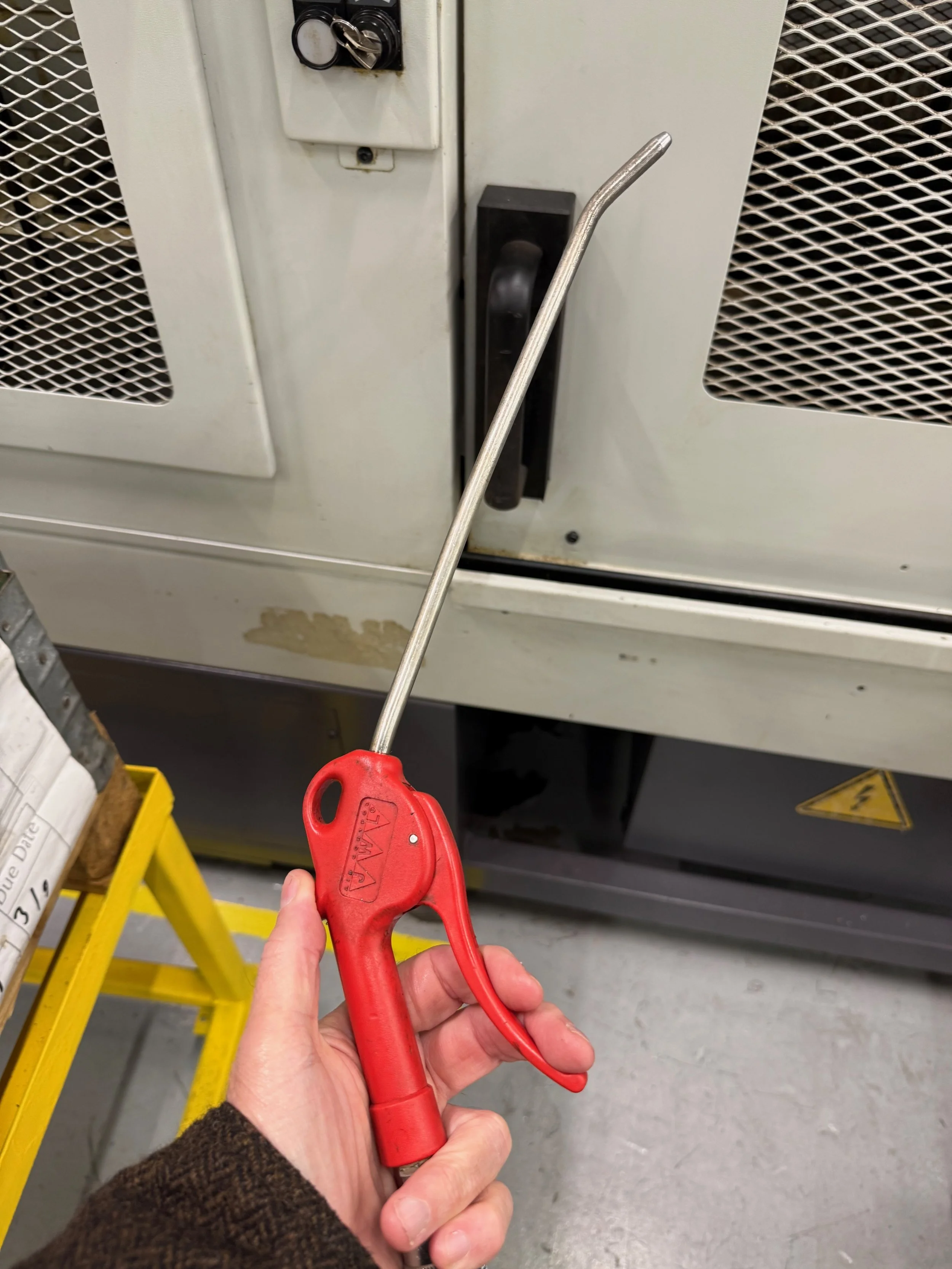 Air gun handle with a medium length nozzle