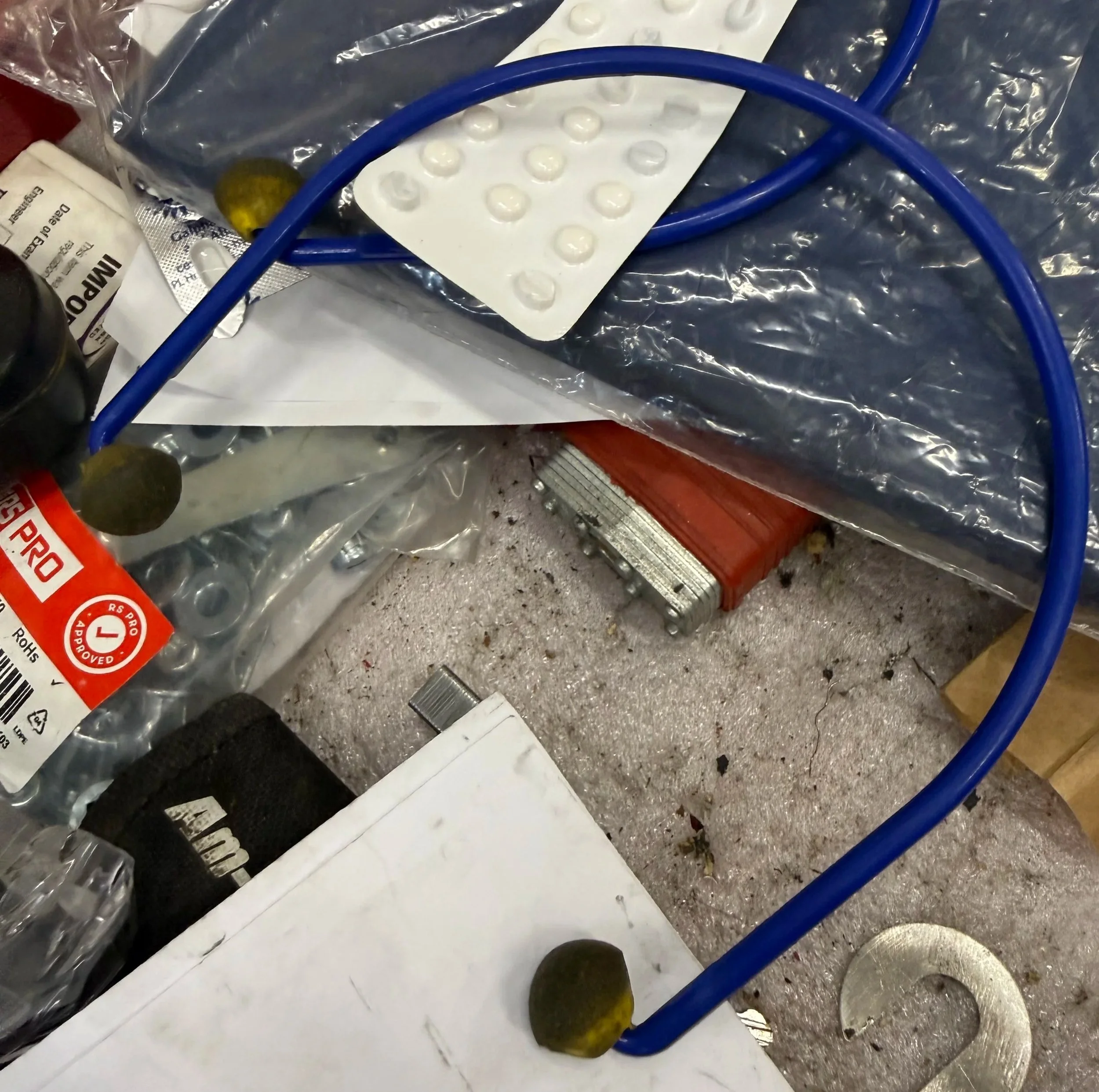 E-A-R Caps banded plugs with extremely dirty plug elements