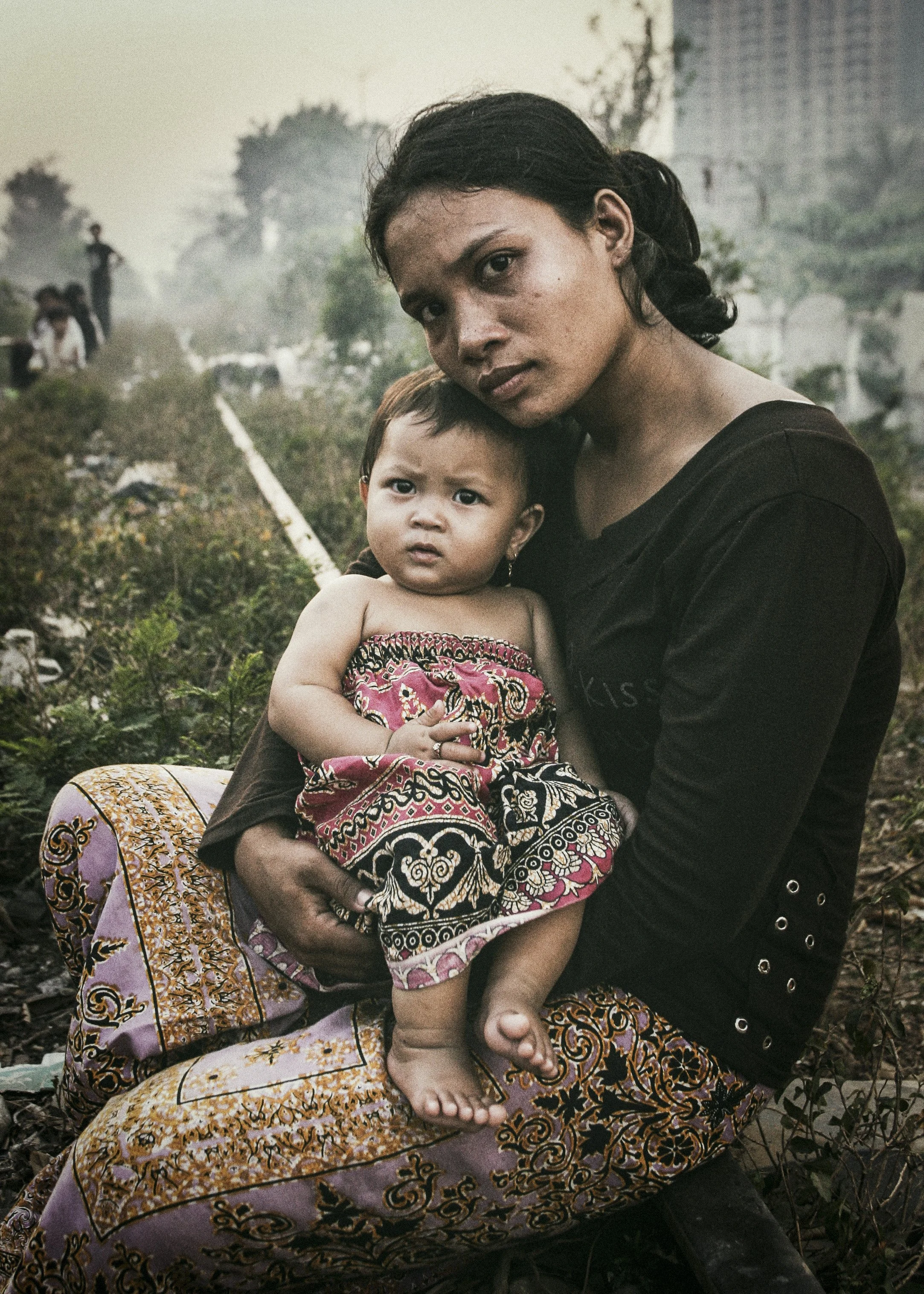 Mother and child along the tracks - Toul Ko