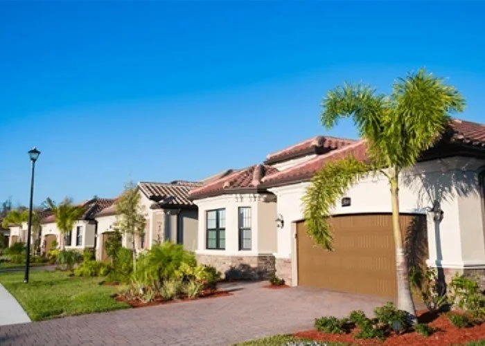 How are Falling Home Prices and Slower Sales Changing the Moving-to-Florida Appeal?