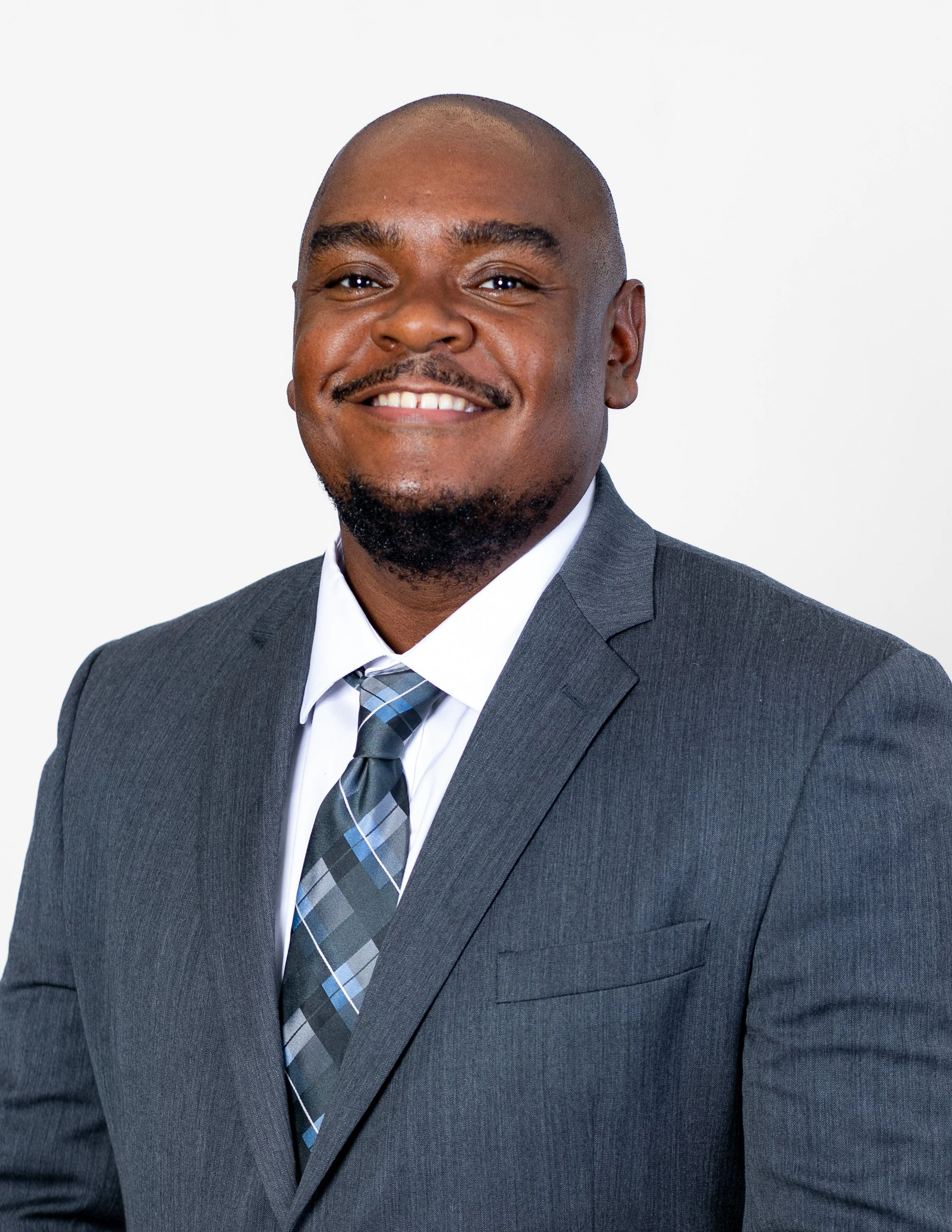 emerging-professionals-network-headshot-grey-suit-blue-tie.jpg