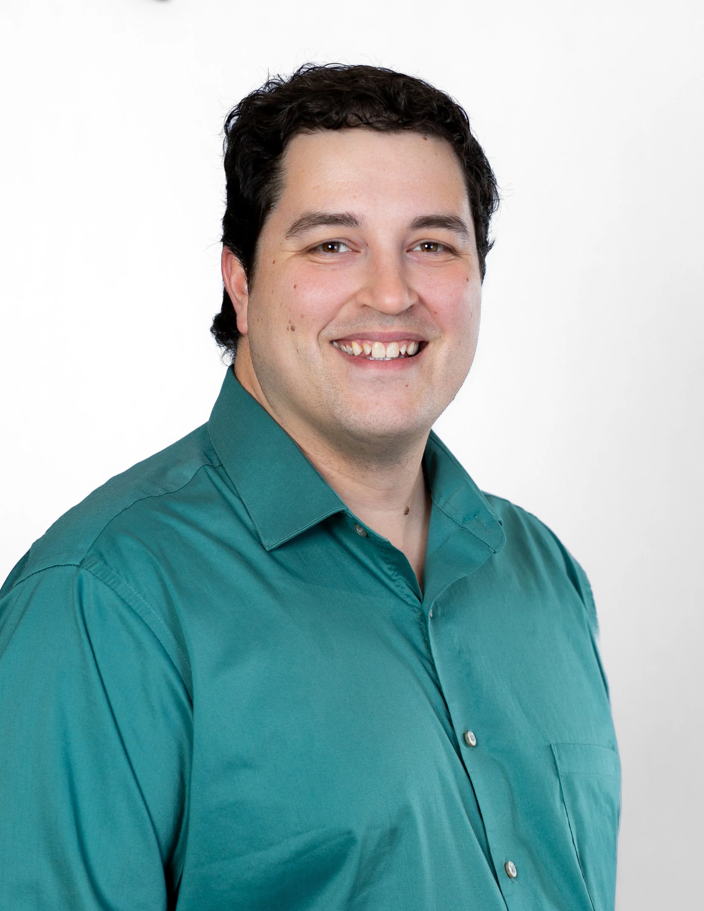 emerging-professionals-network-headshot-dark-teal-button-shirt.jpg