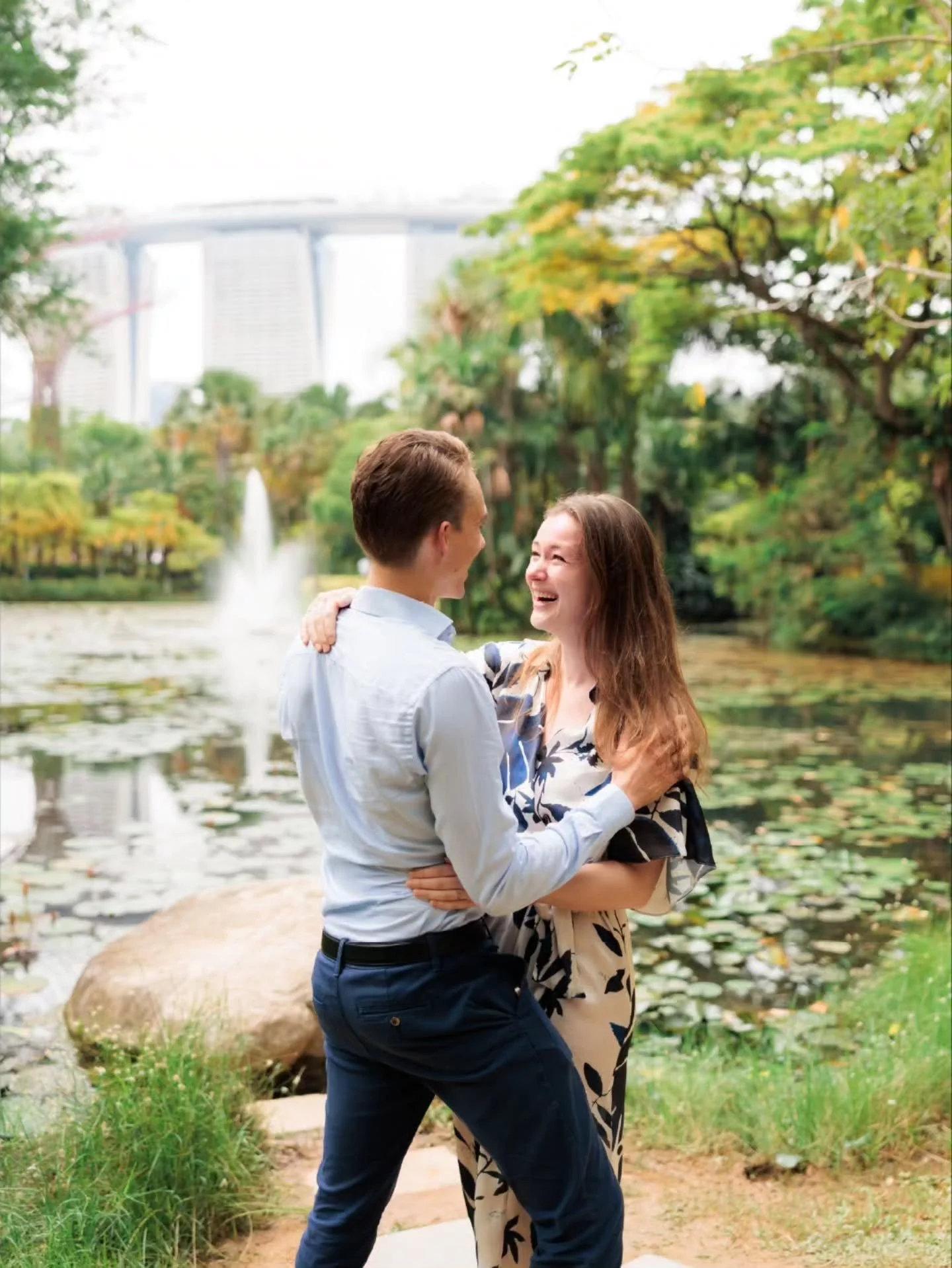 W + V
Proposal at Gardens by the Bay.
What a beautiful couple hailing in from the Netherlands to our little red dot for a vacation.
I'll always remember this day, because it's the day where she cried nearly endlessly from the moment and throughout ou