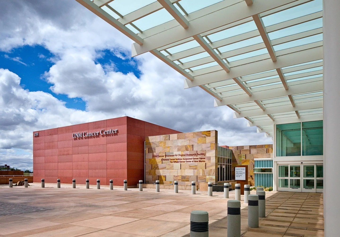 We’re thankful for the teams at UNM Health who are advancing breast cancer research, treatment, and care across New Mexico.
Your support helps move this work forward and strengthens care for patients and families in our community.
π Support