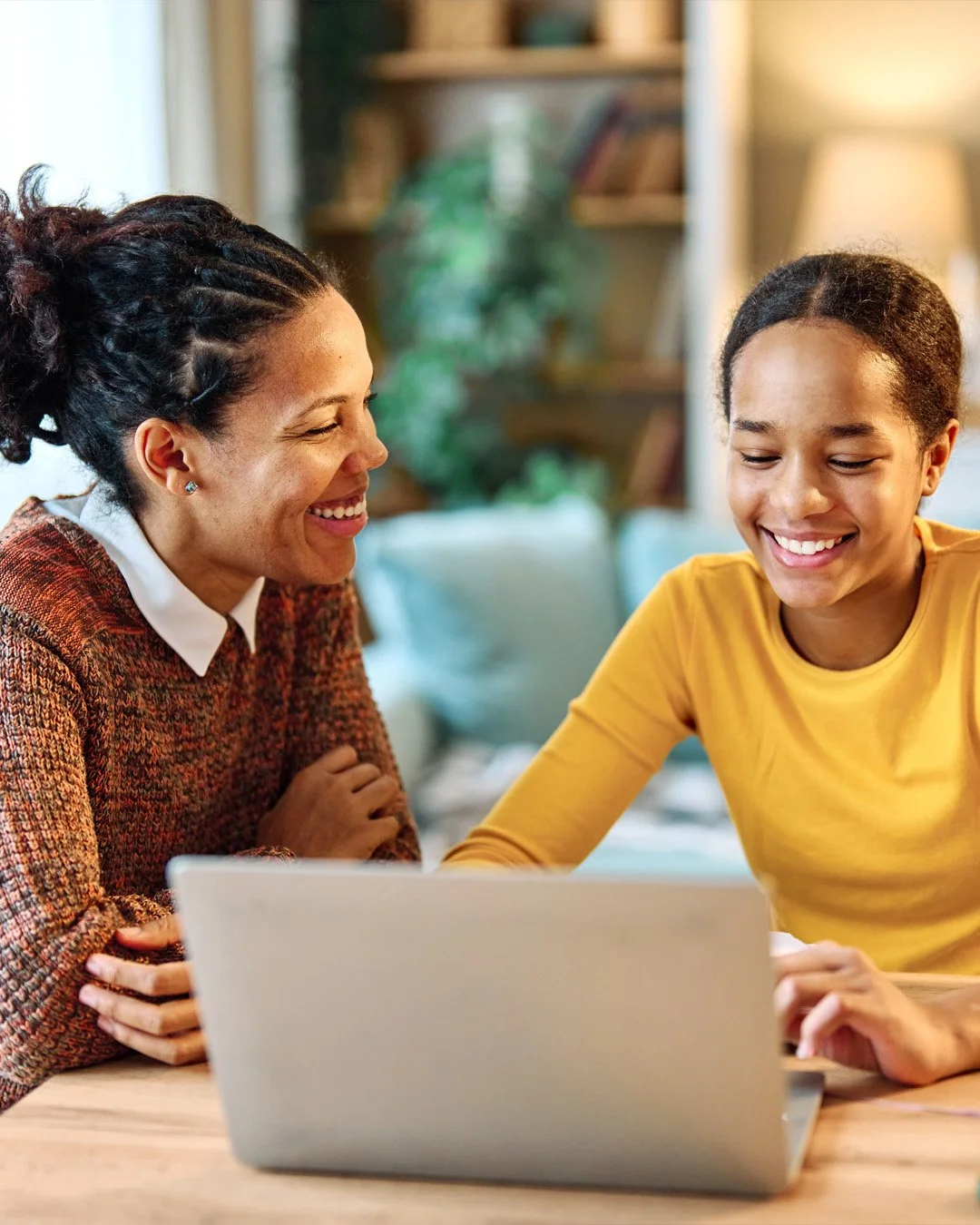 ✍️💡 Before you cosign your student&rsquo;s loan, there are a few important things you need to know.

From credit impact and communication expectations to cosigner release and alternatives, we&rsquo;re breaking down the top 7 things to consider befor