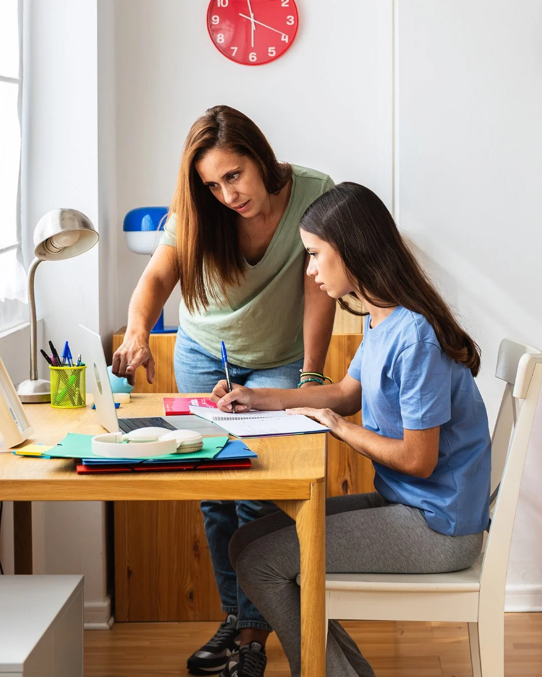 That financial aid letter you received? 👀

It&rsquo;s not as simple as it looks.

Here&rsquo;s what most families don&rsquo;t realize:
&bull; Not all aid is free money
&bull; Loans are often included in &ldquo;total aid&rdquo;
&bull; Your real cost 